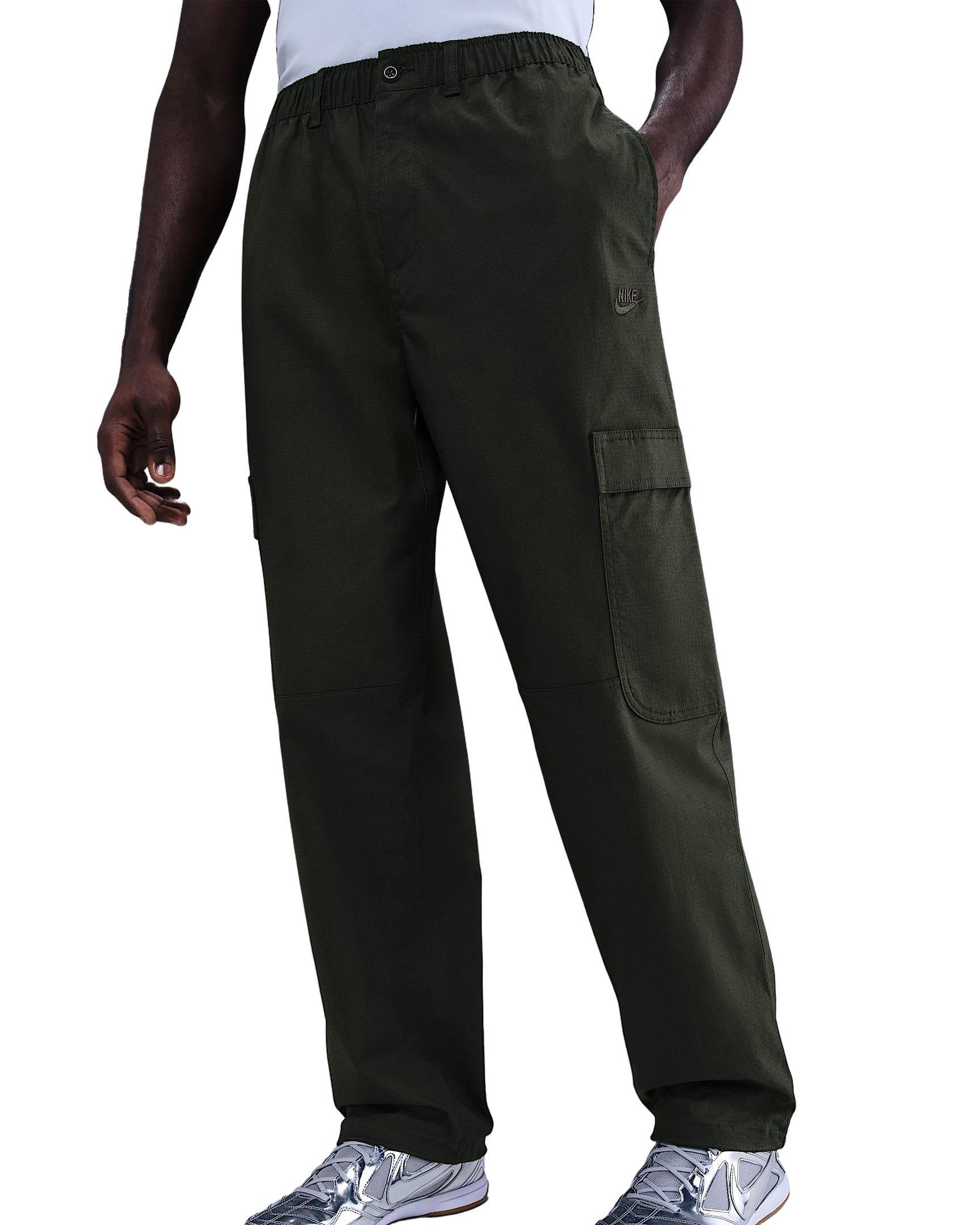 Nike Men's Sportswear Club Woven Cargo Pants - GREEN Thumbnail View 1