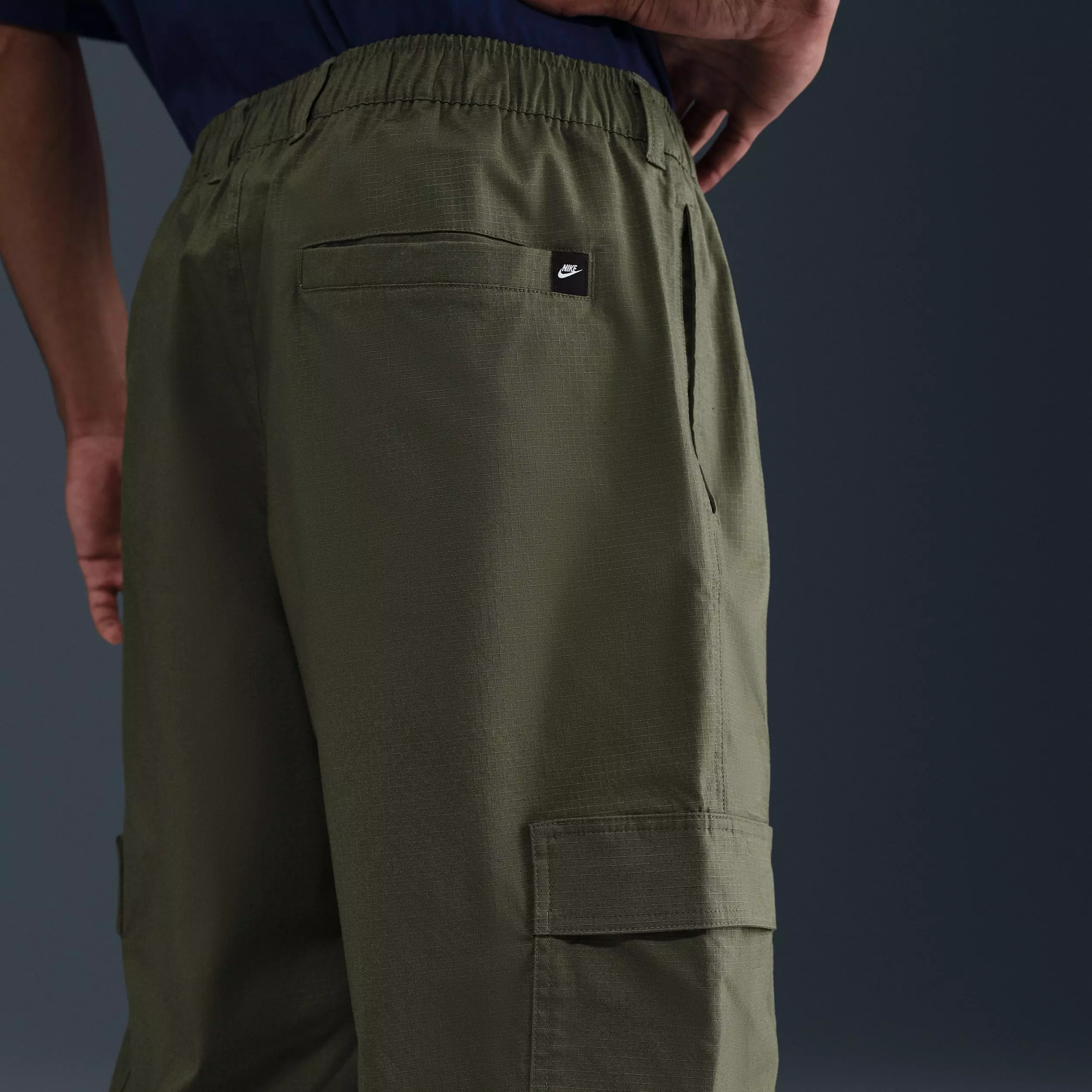 Nike Men's Sportswear Club Woven Cargo Pants - OLIVE