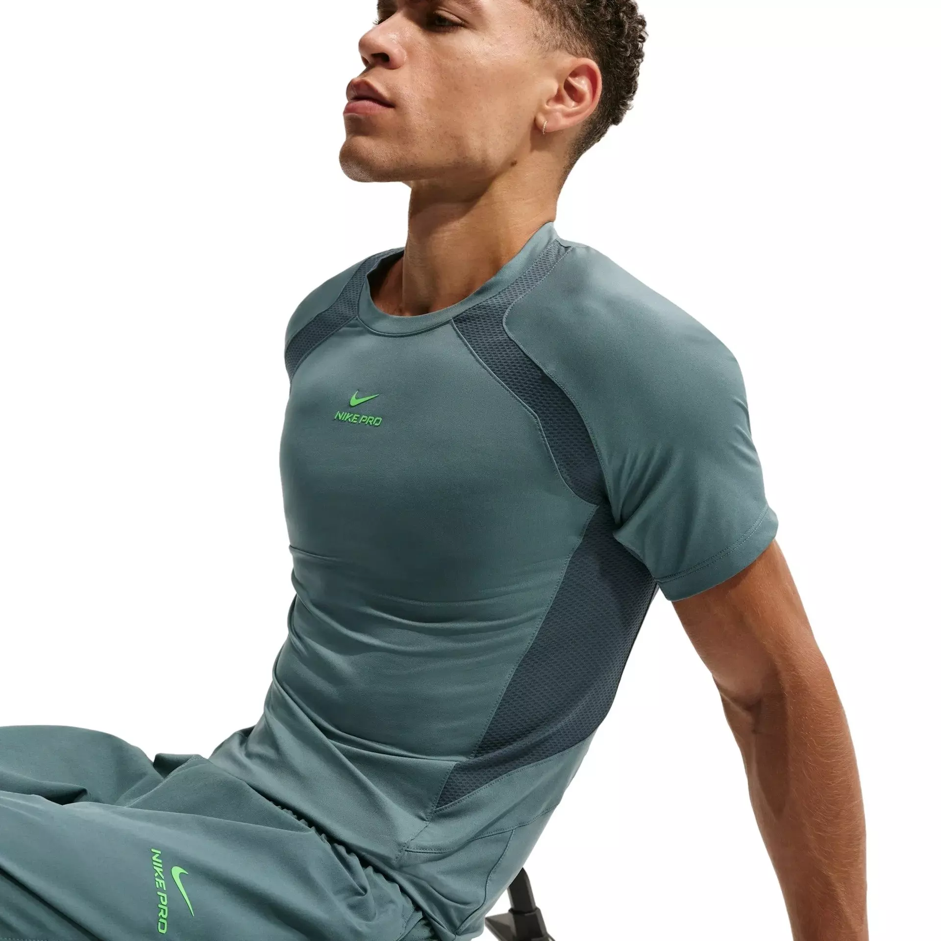 Nike Men's Pro Training Dri-FIT ADV Short-Sleeve Top - GREY
