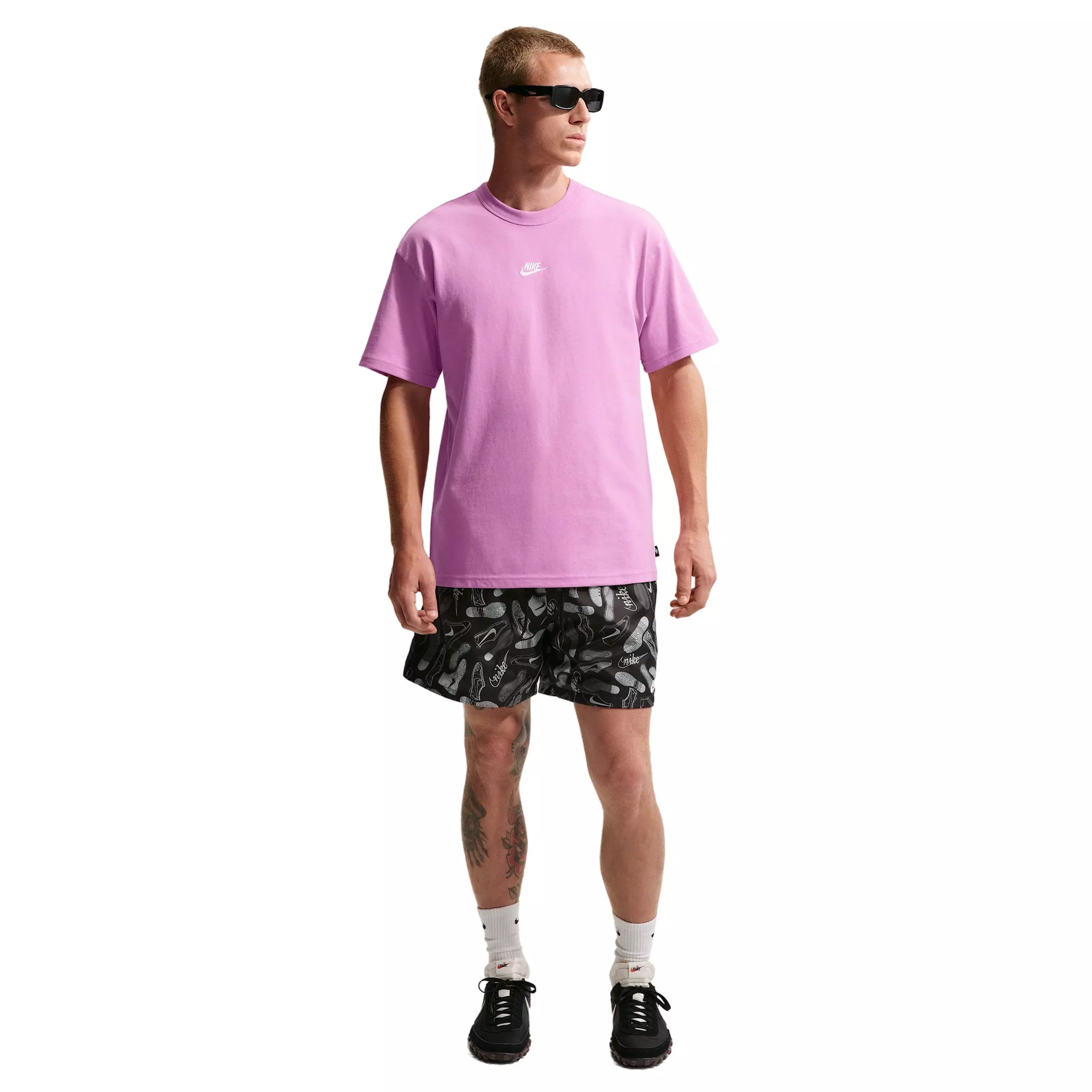 Nike Men's Sportswear Premium Essentials T-Shirt - LT MAGENTA