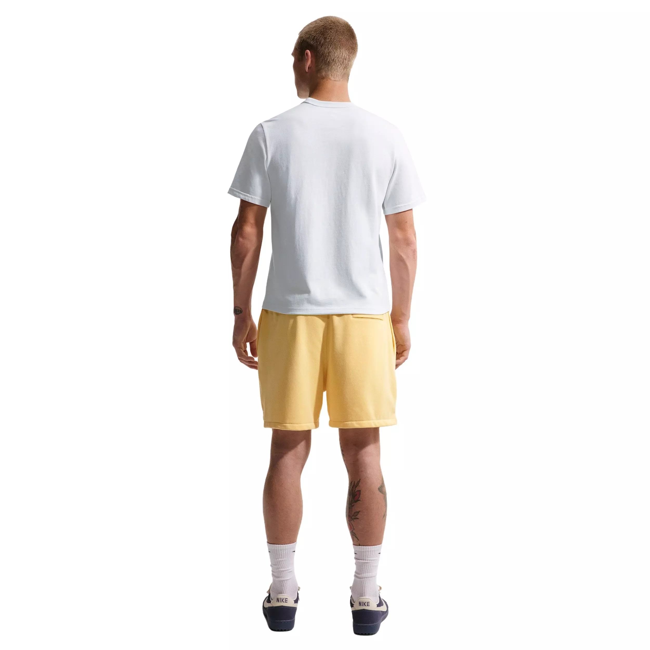 Nike Men's Sportswear Tailored Premium Essentials Patch T-Shirt - WHITE