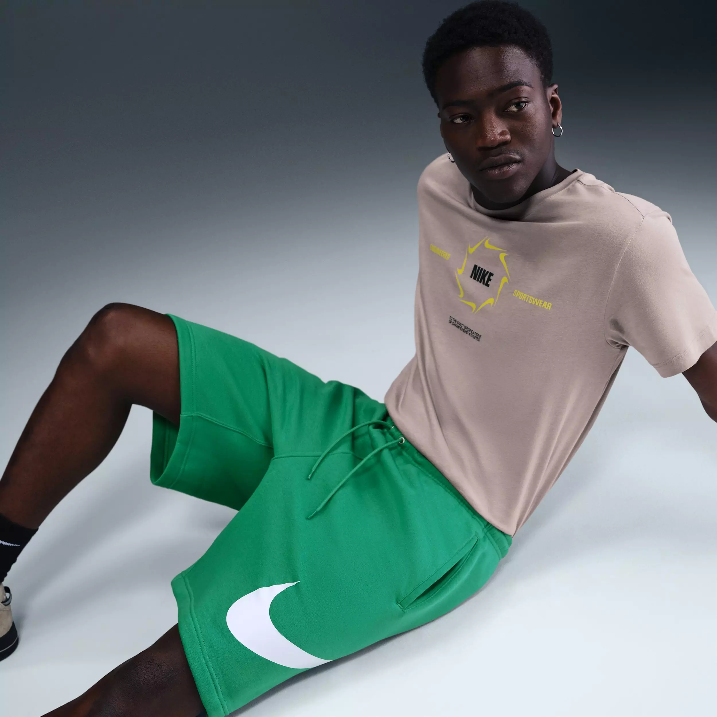 Nike Men's Club BB Graphic Fleece Shorts - GREEN