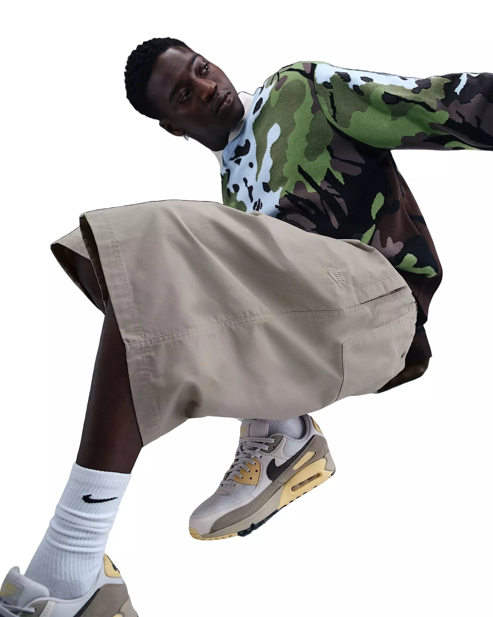 Nike Men's Club Seoul OS Shorts - GREY