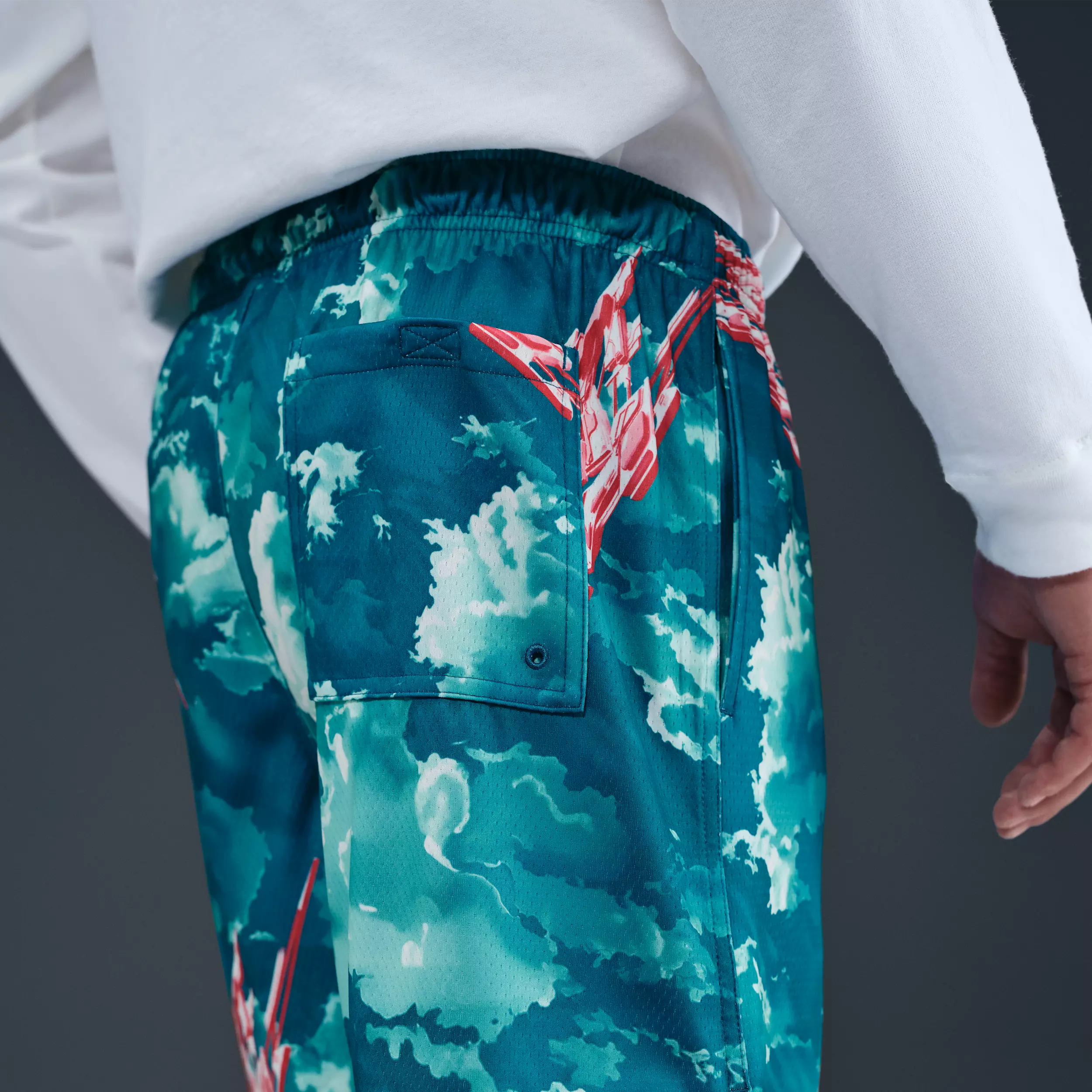 Nike Men's Sportswear Club Mesh Flow Shorts - BLUE