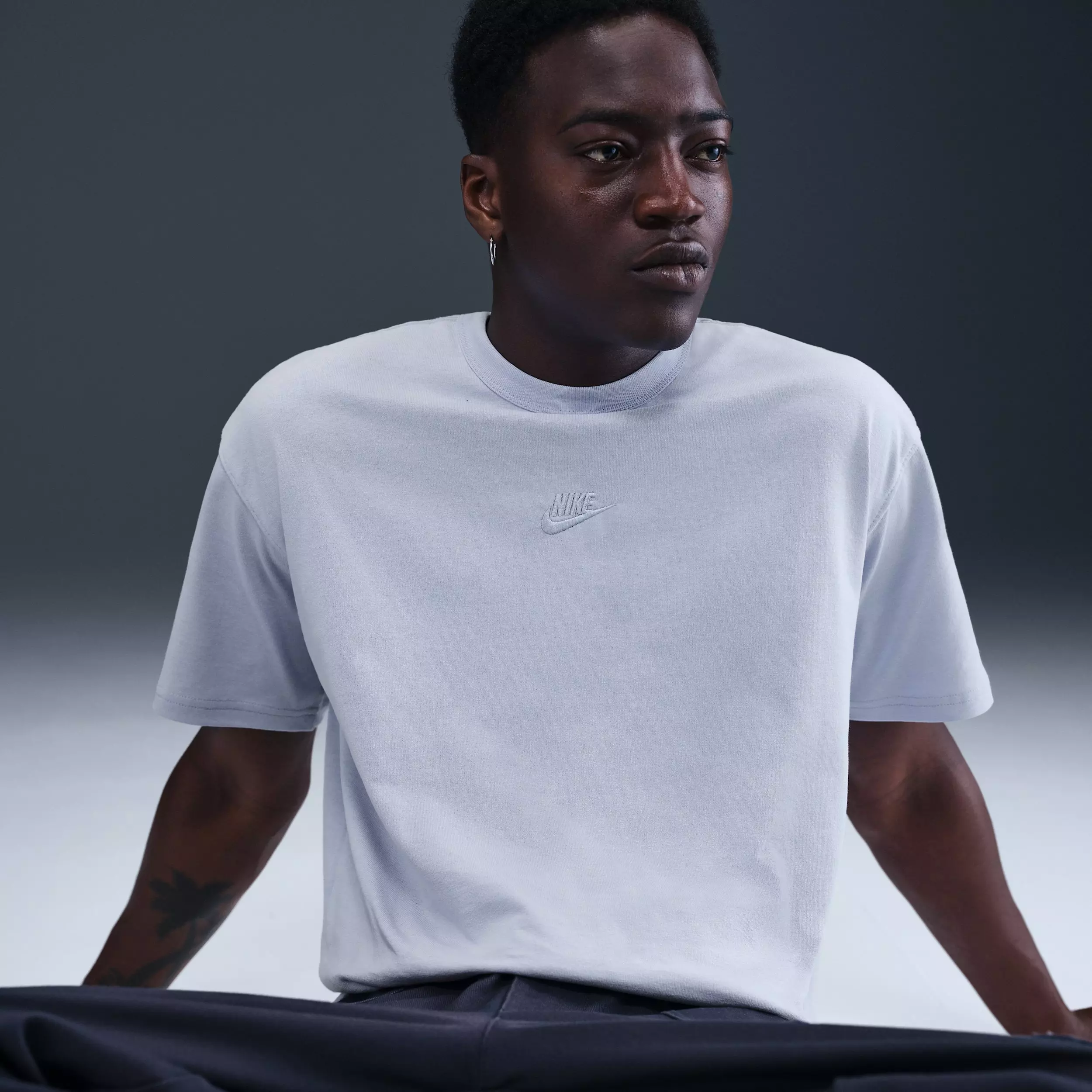 Nike Men's Sportswear Premium Essentials Loose Fit T-Shirt - GREY