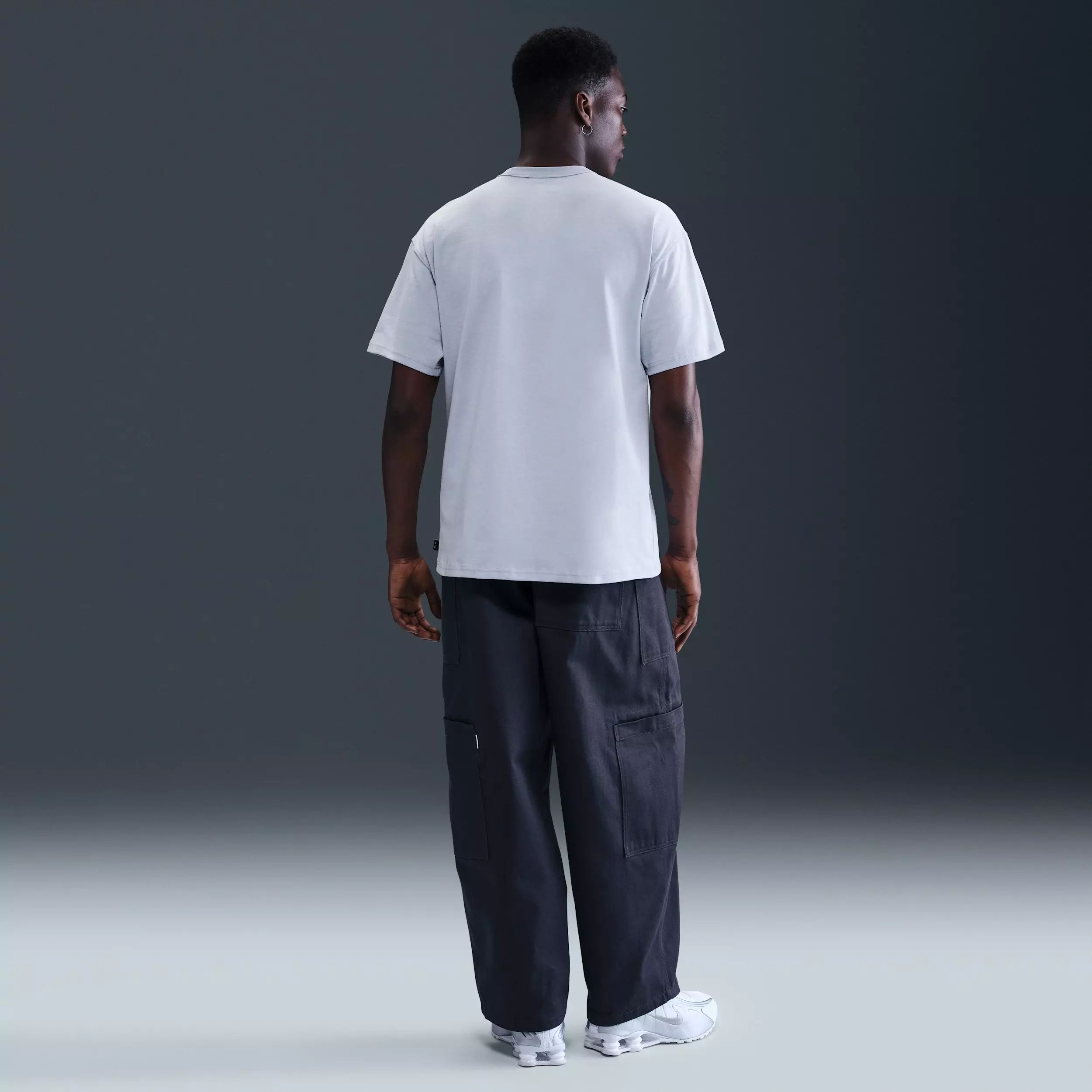 Nike Men's Sportswear Premium Essentials Loose Fit T-Shirt - GREY