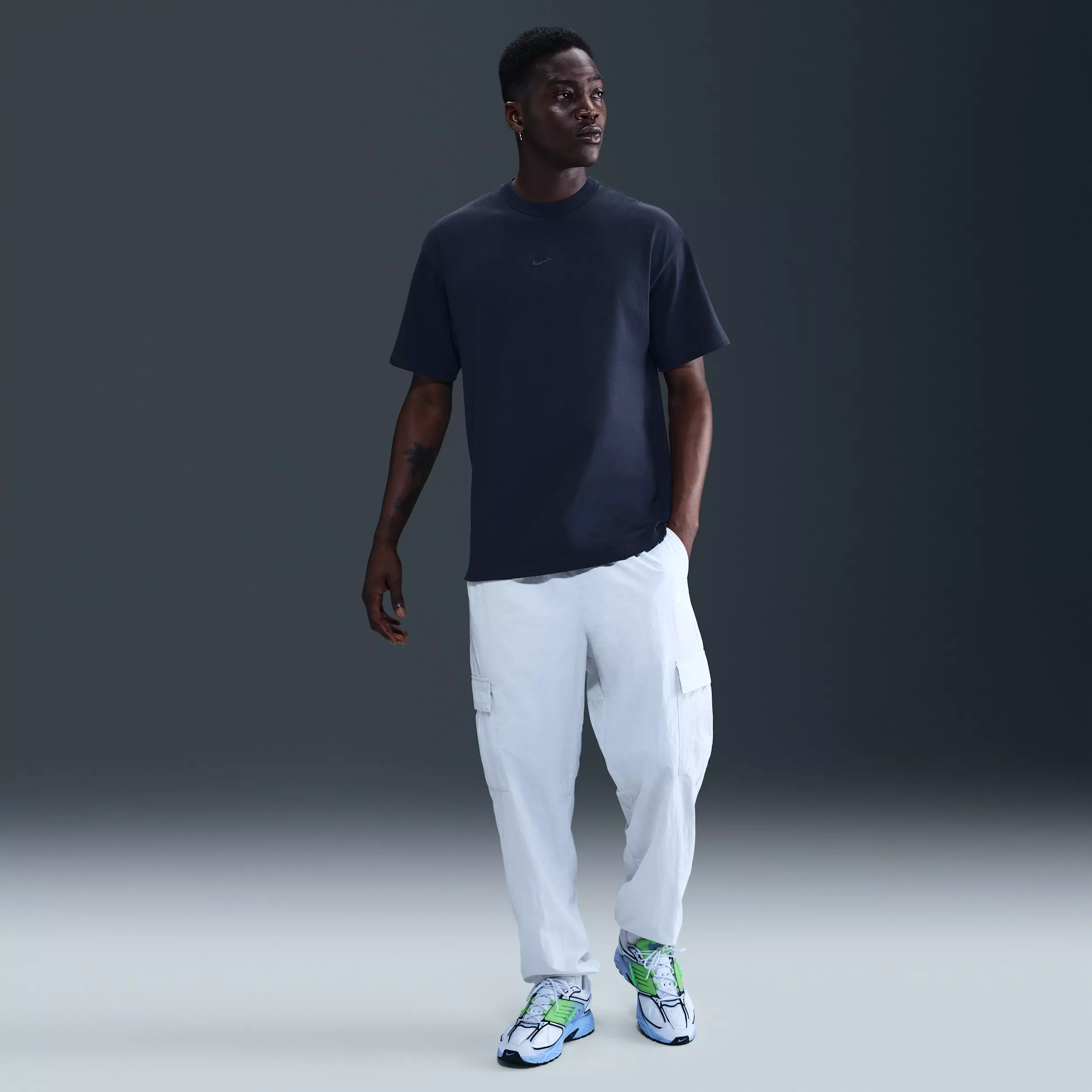 Nike Men's Sportswear Premium Essentials T-Shirt - BLUE