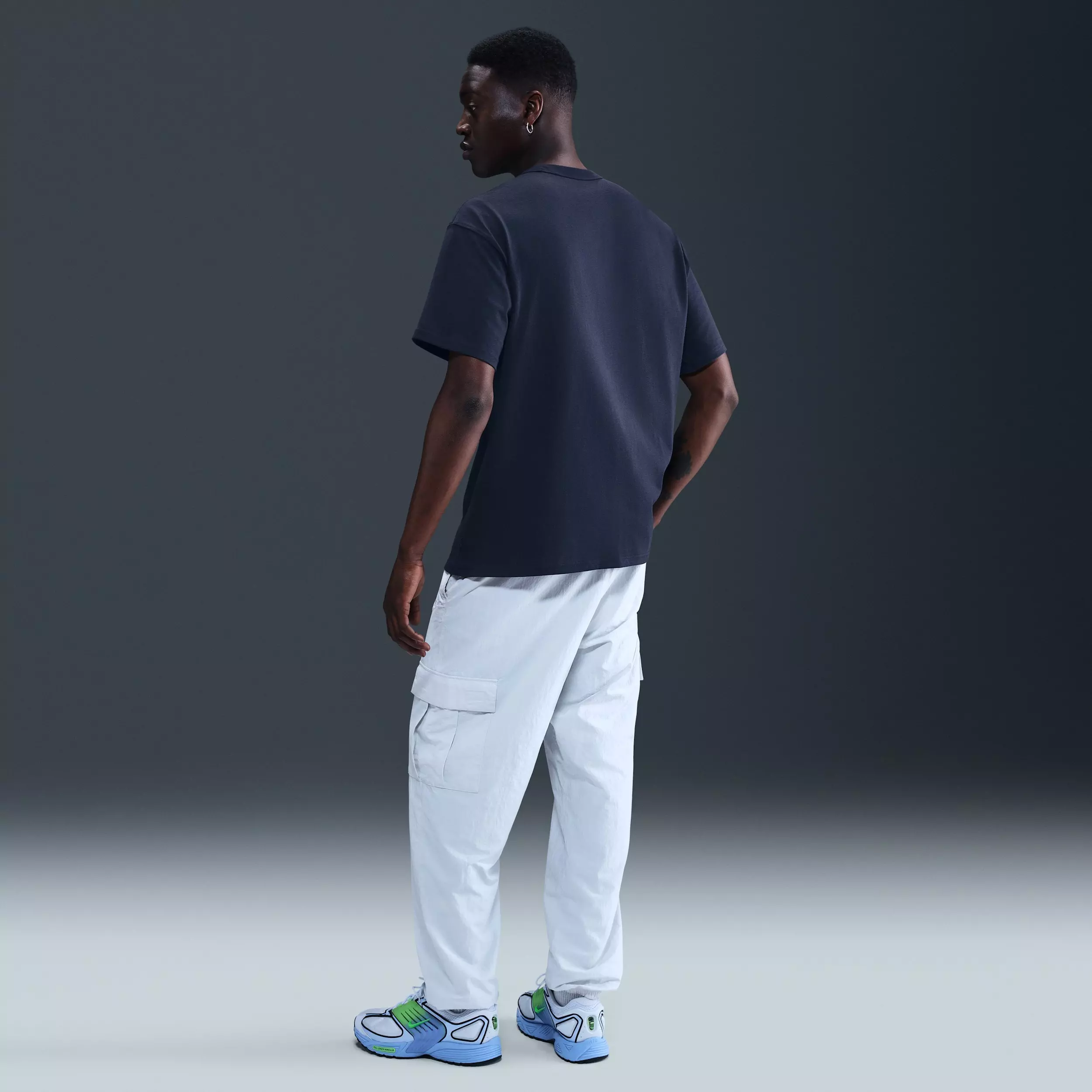 Nike Men's Sportswear Premium Essentials Loose Fit T-Shirt - BLUE
