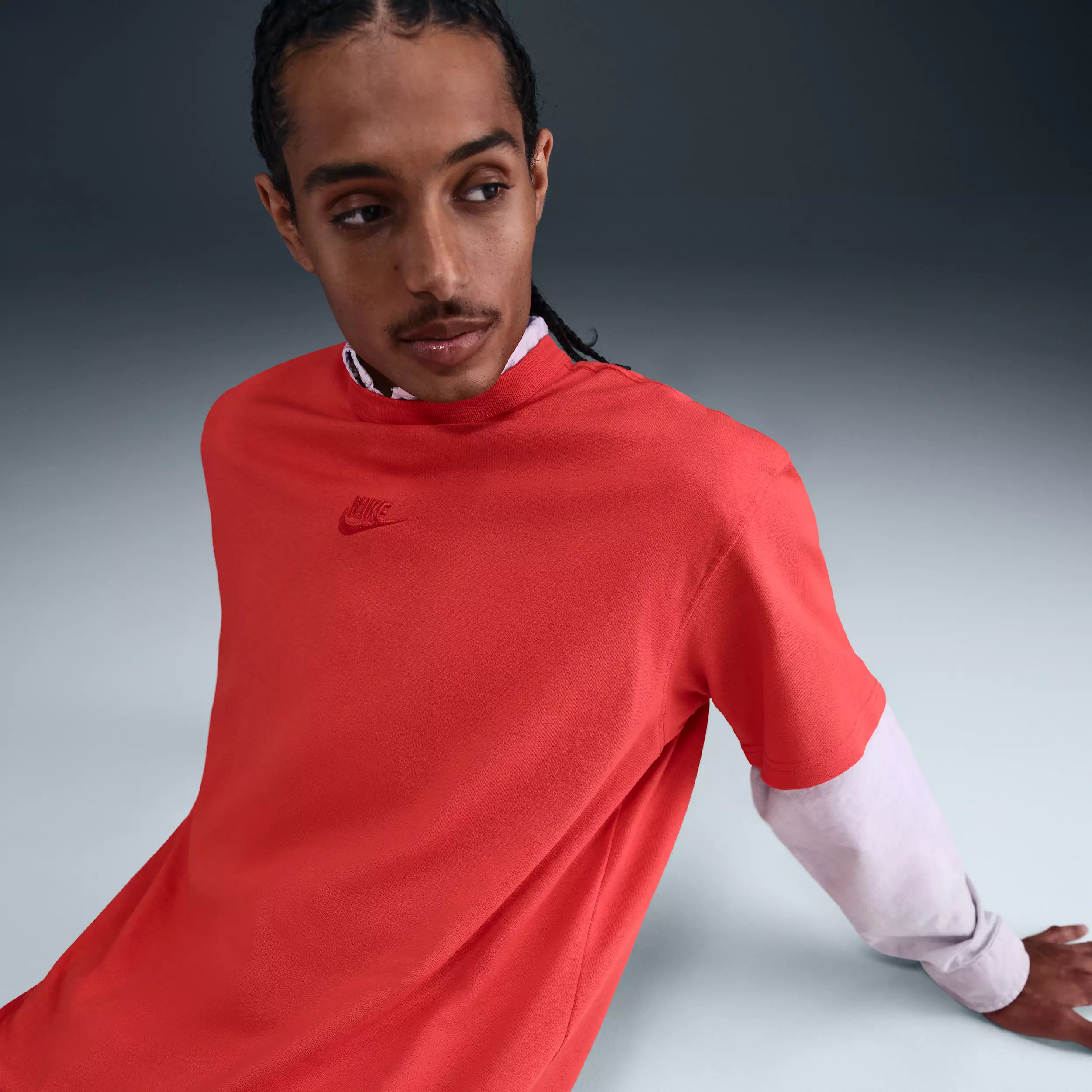 Nike Men's Sportswear Premium Essentials T-Shirt - RED