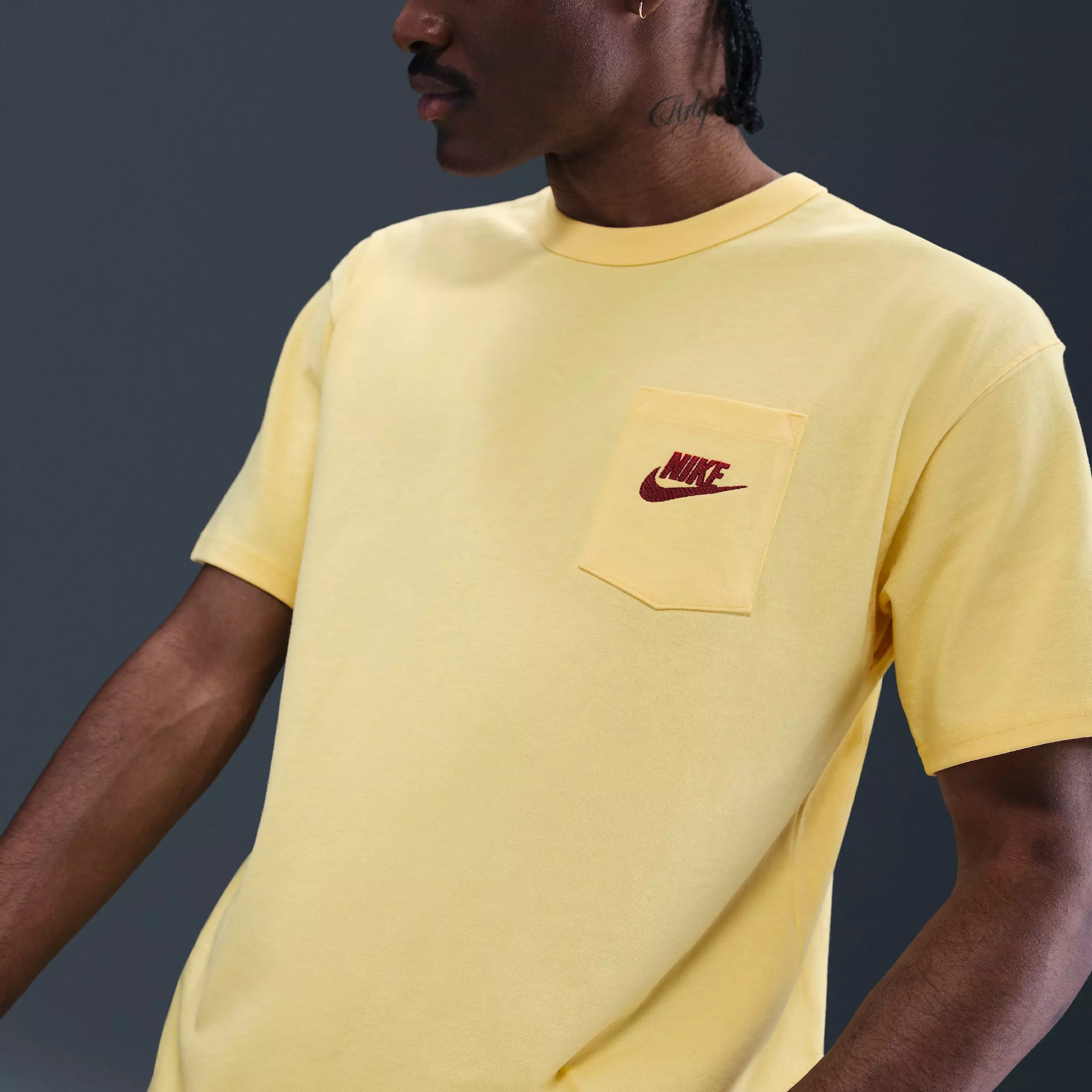 Nike Men's Sportswear Premium essentials T-Shirt -Yellow - YELLOW