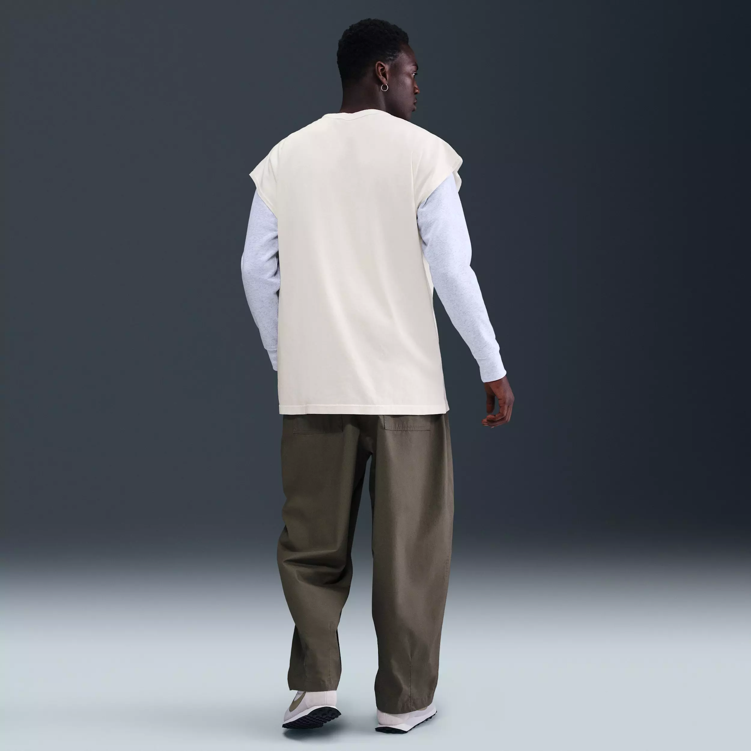 Nike Men's Sportswear Sole Food Sleeveless T-Shirt - White - WHITE