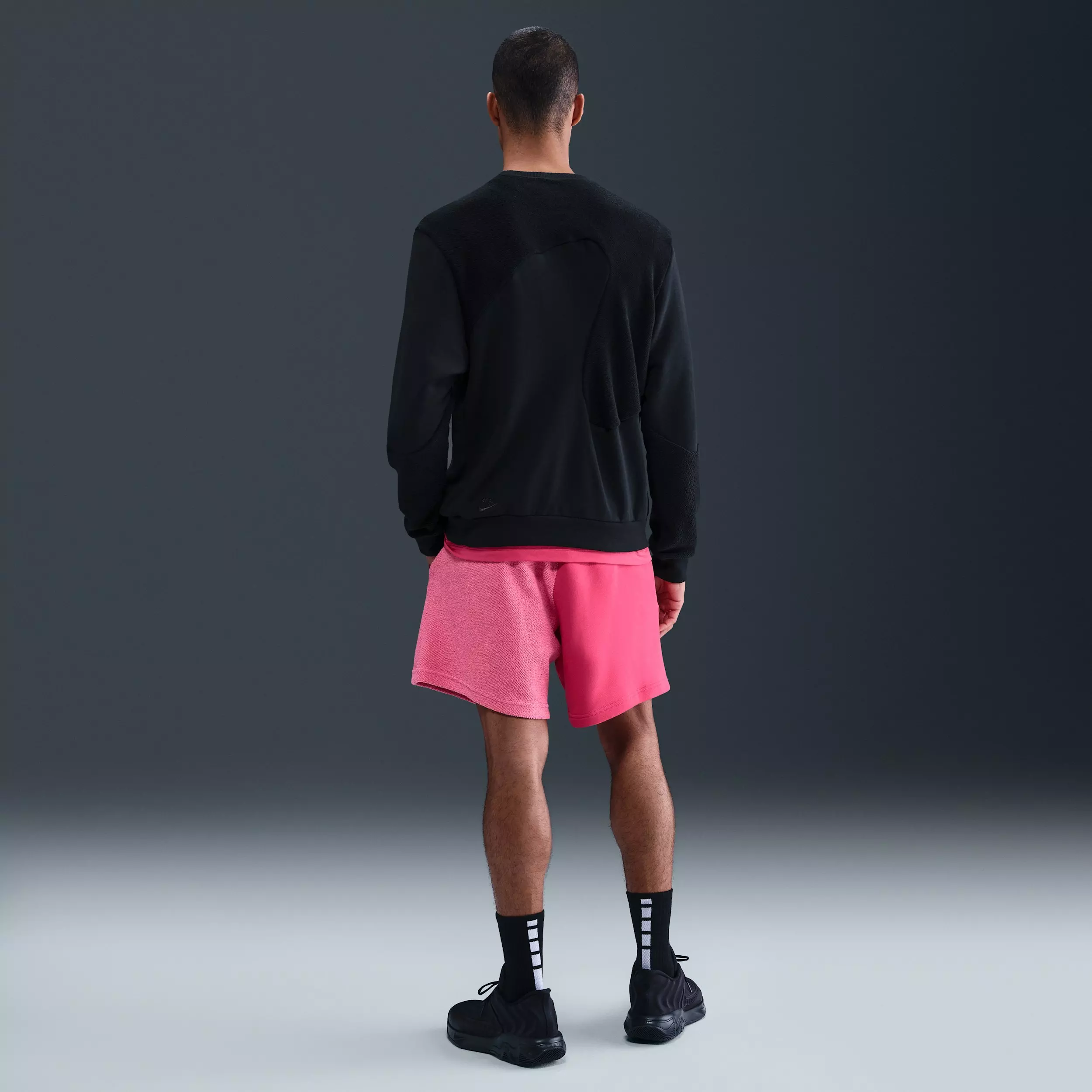 Nike Men's Giannis Standard Issue Basketball Crew - BLACK