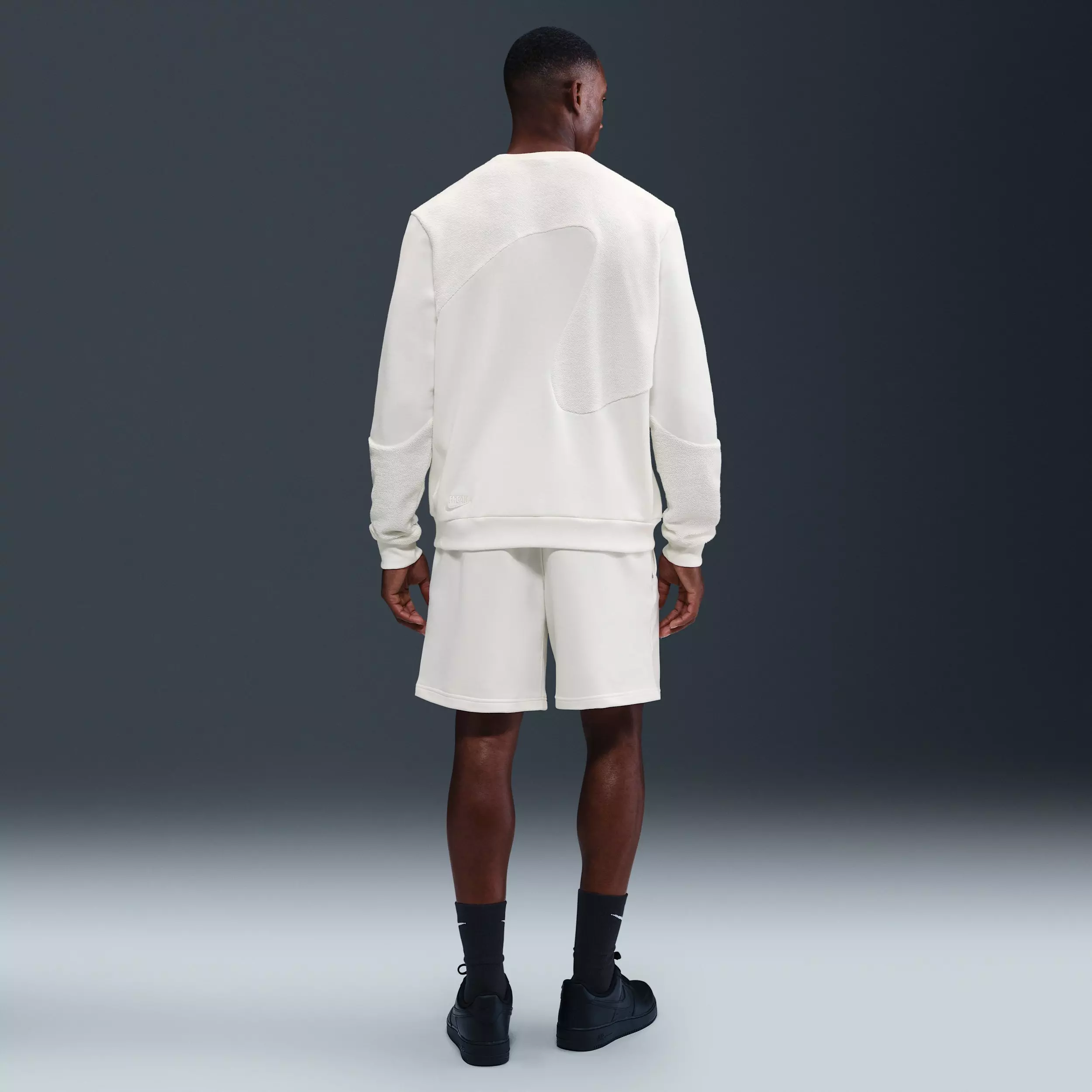 Nike Men's Giannis Standard Issue Basketball Crew - WHITE