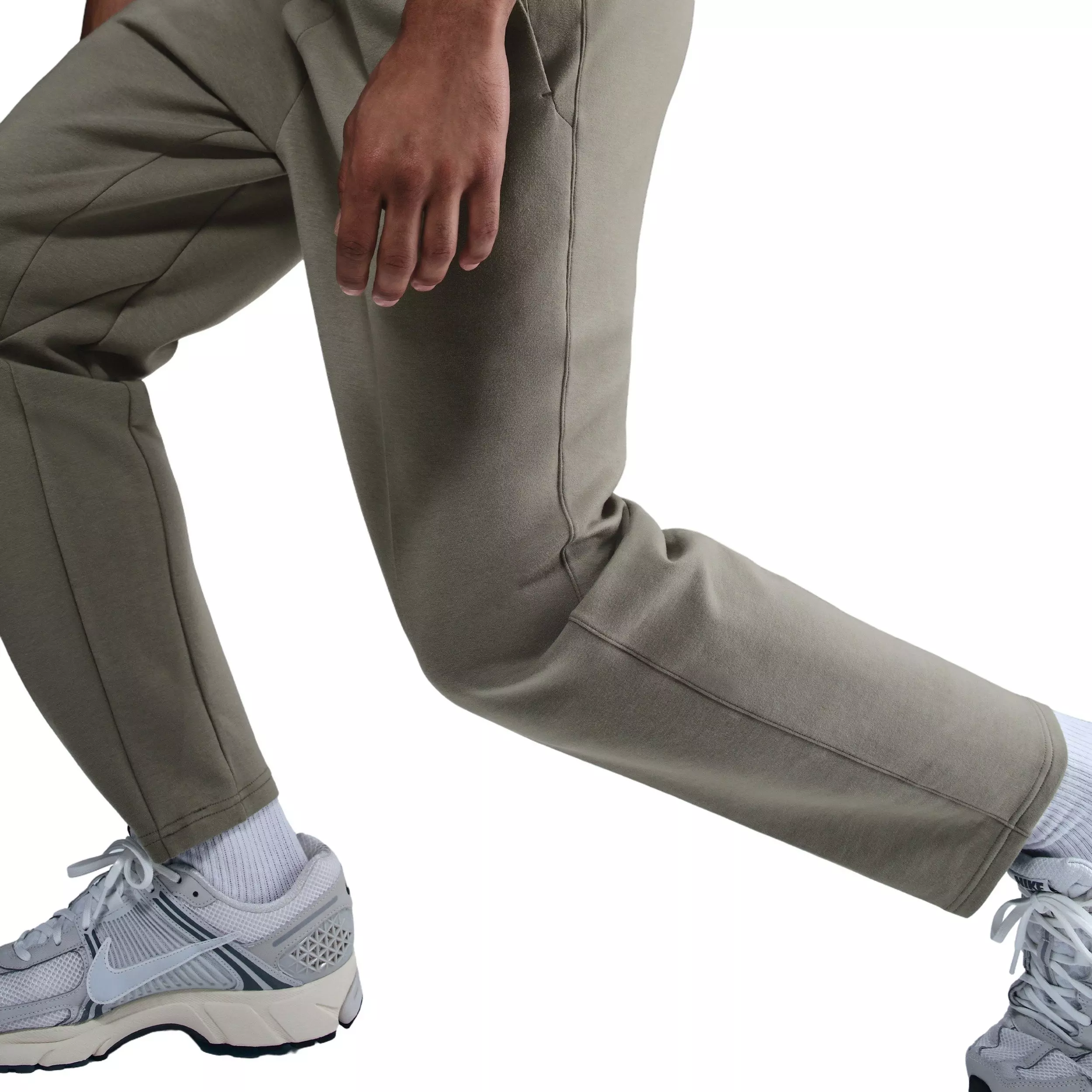 Nike Men's 24.7 ImpossiblySoft Dri-FIT Pants - GREEN