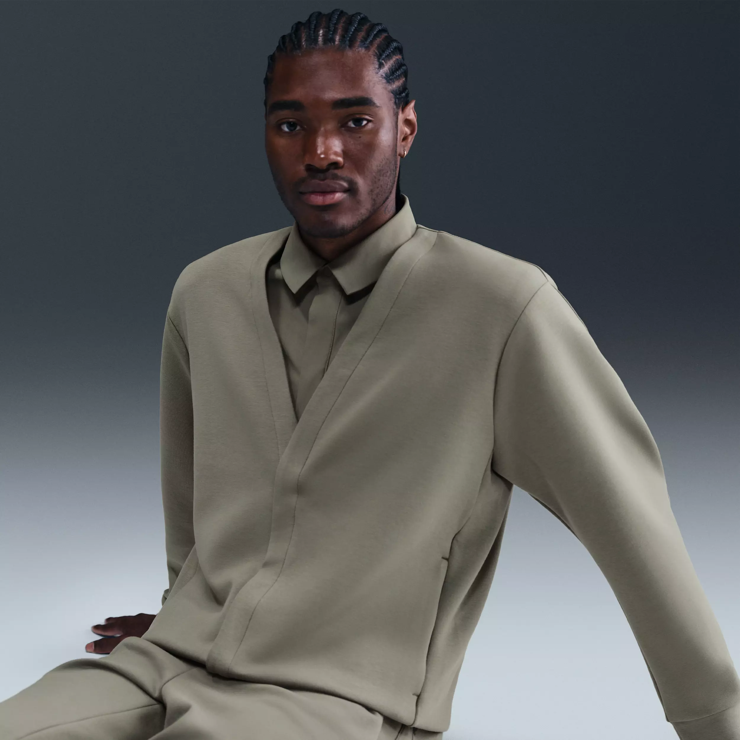 Nike Men's 24.7 ImpossiblySoft Cardigan - GREEN