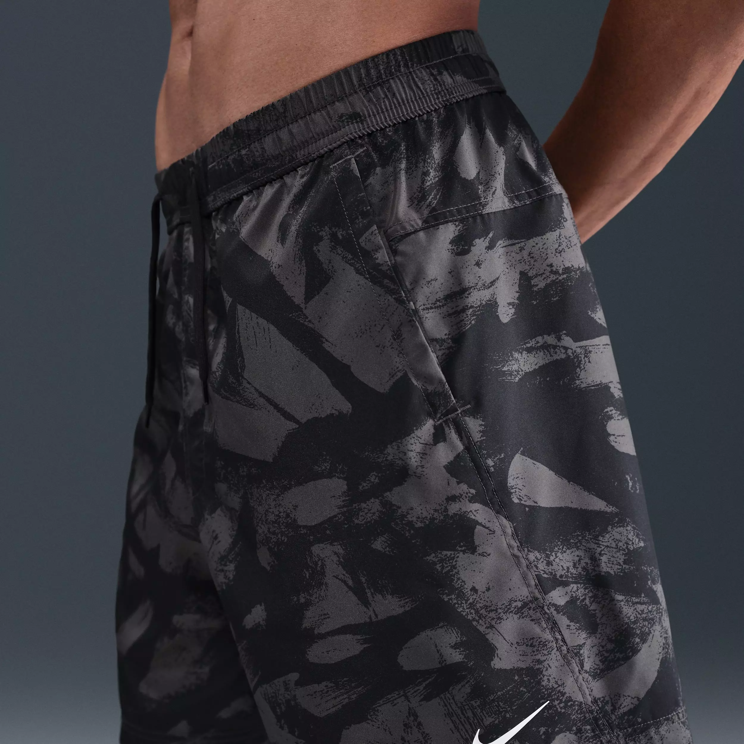 Nike Men's Form Dri-FIT 7" Unlined Versatile Shorts - GREY