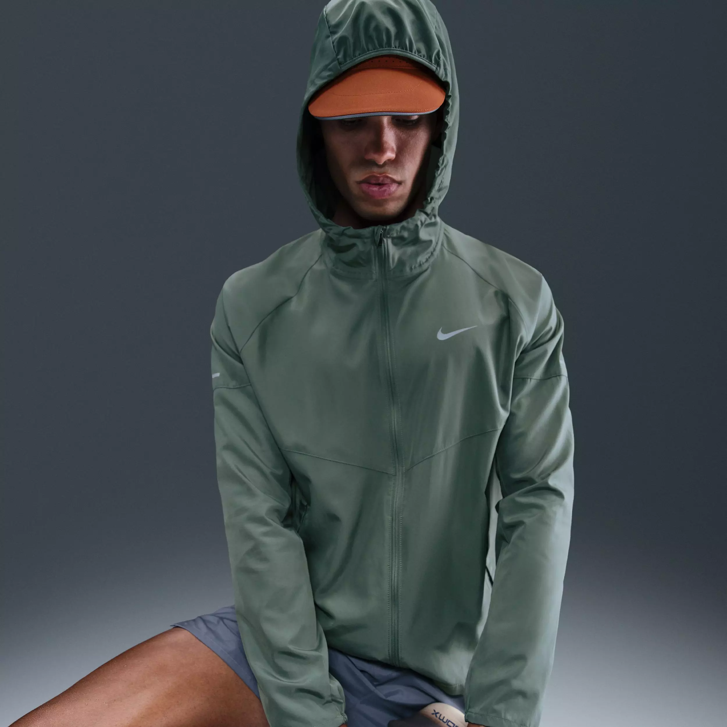 Nike Men's Miler Repel Running Jacket -Green - GREEN