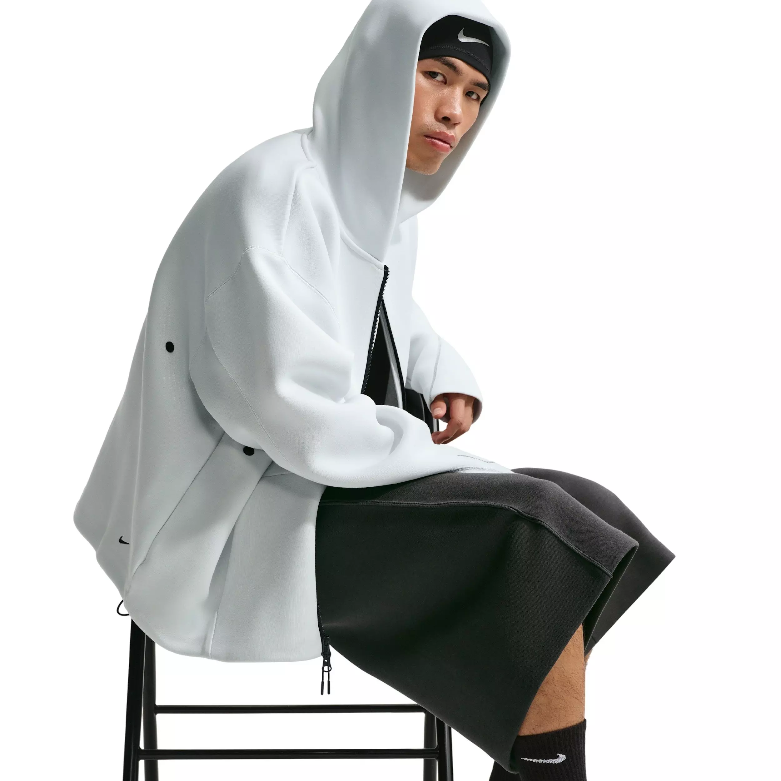 Nike Men's Tech Fleece Oversized Fit Shorts - GREY