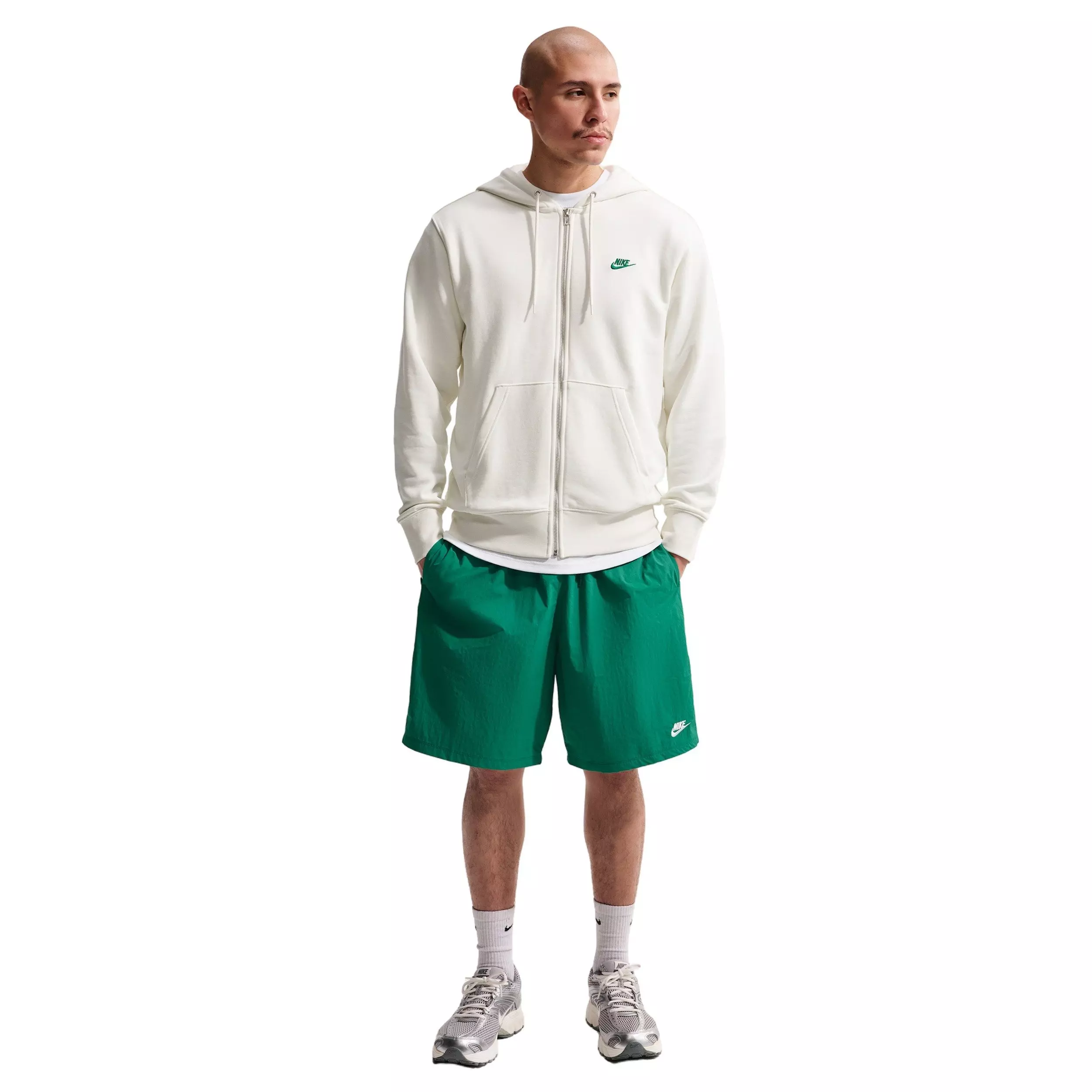 Nike Men's Sportswear Club Sport Shorts - GREEN