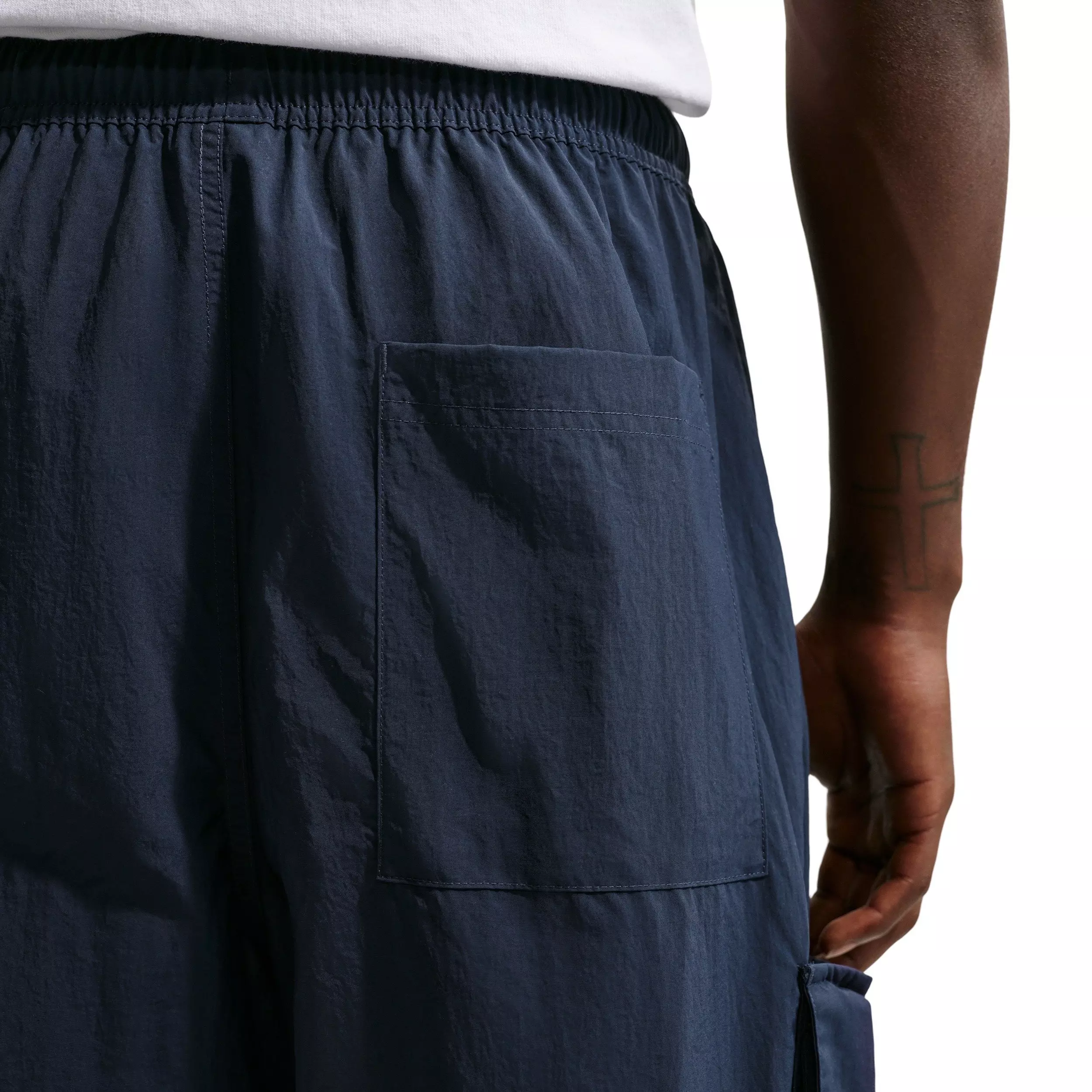 Nike Men's Sportswear Club Oversized Cargo Shorts - BLUE