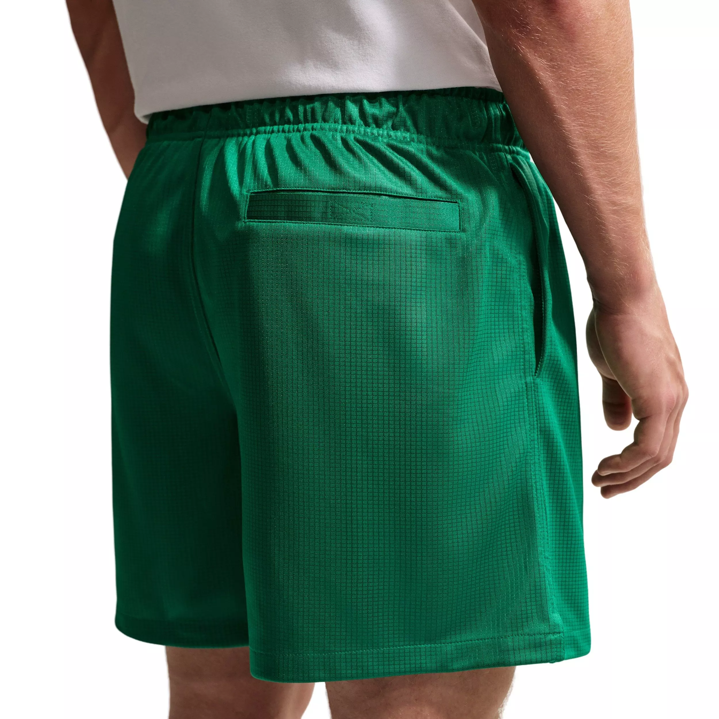 Nike Men's Sportswear Club Flow Shorts - GREEN