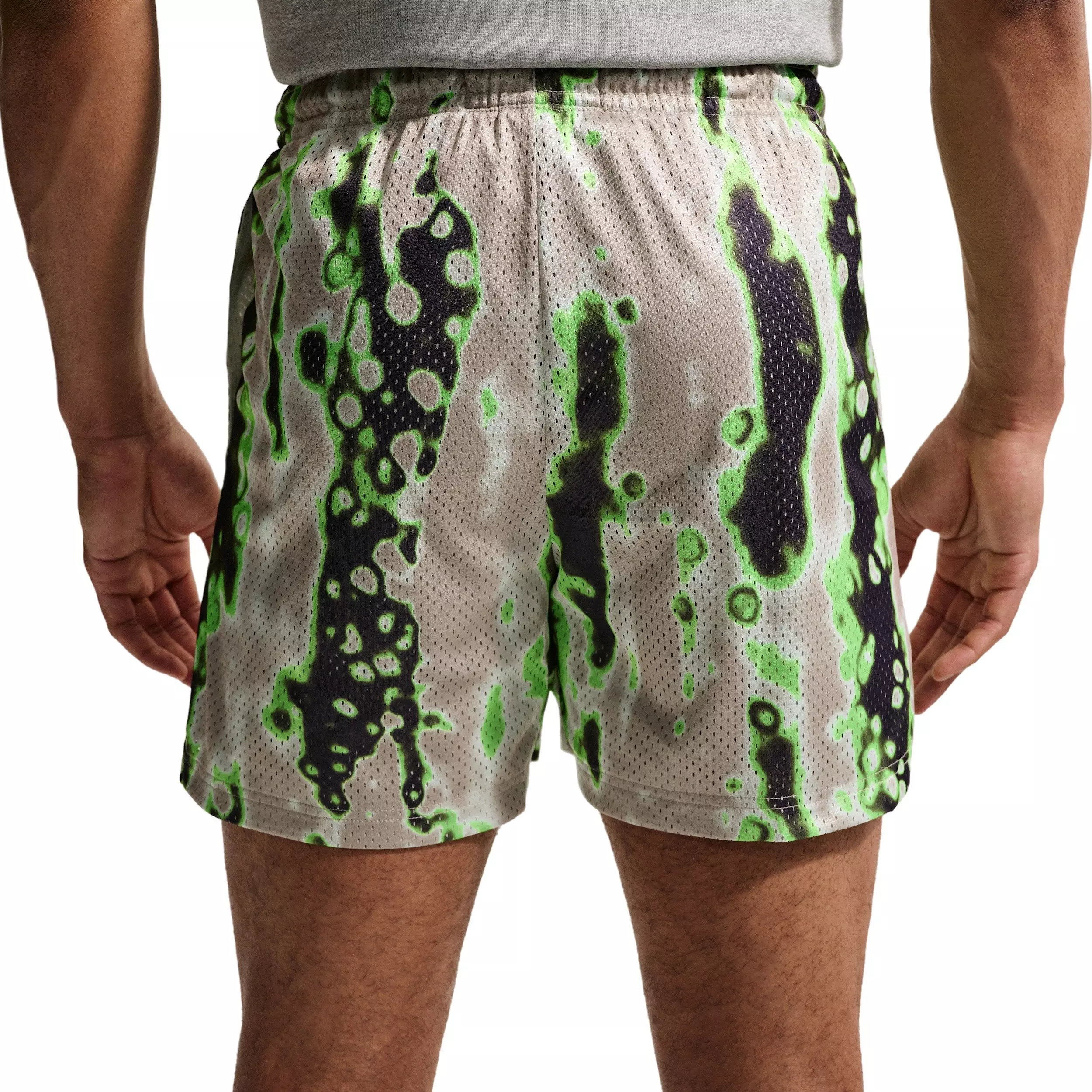 Nike Men's Standard Issue 5" AOP Practice Mesh Basketball Shorts - CREAM/BLACK/GREEN
