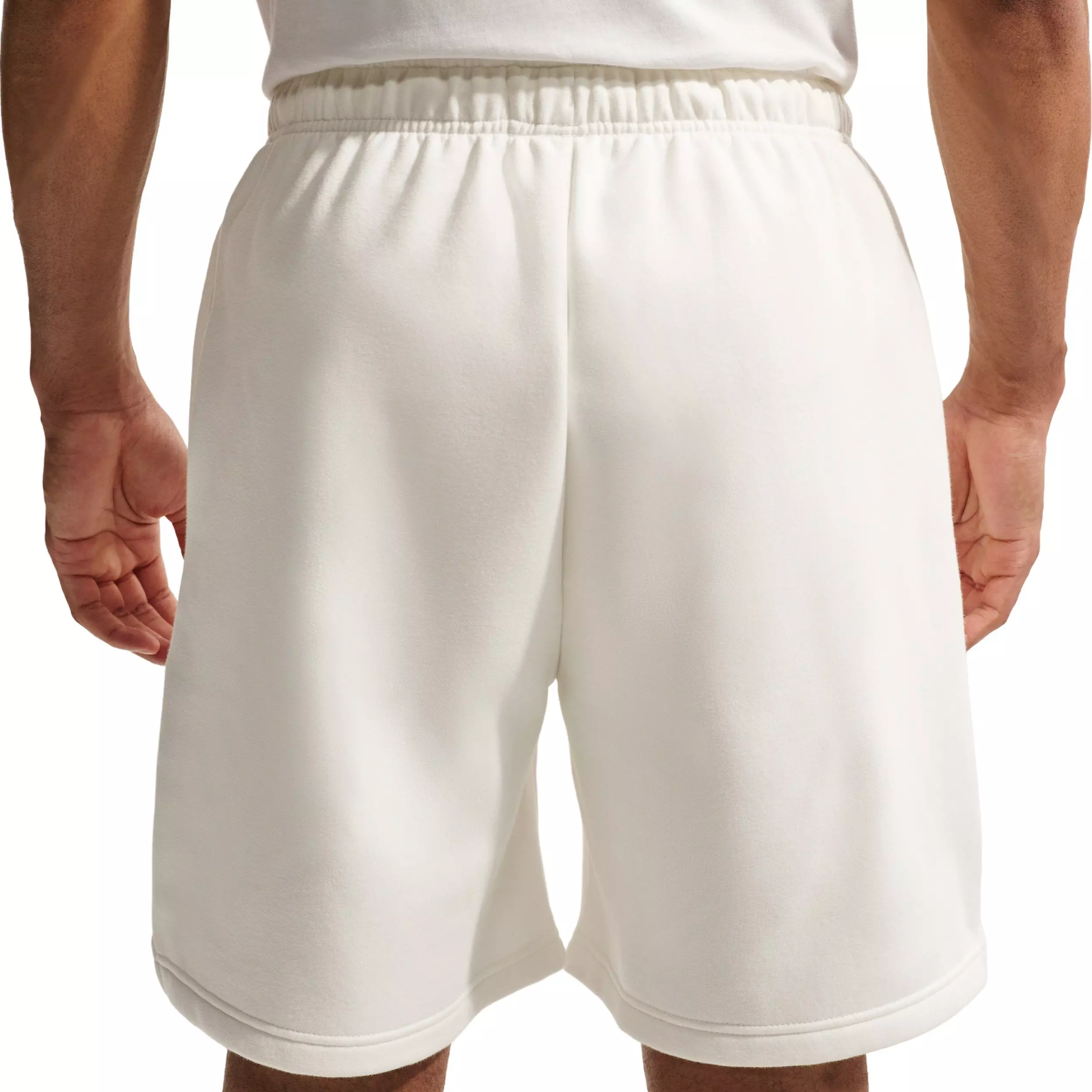 Nike Men's Standard Issue Therma-FIT 8" Brushed Fleece Basketball Shorts - WHITE
