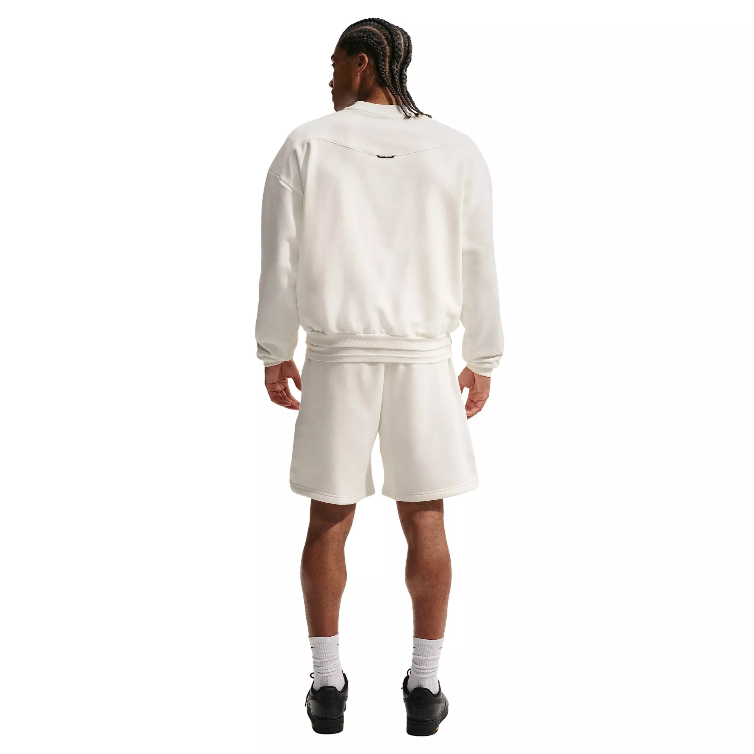 Nike Men's Standard Issue Therma-FIT 8" Brushed Fleece Basketball Shorts - WHITE