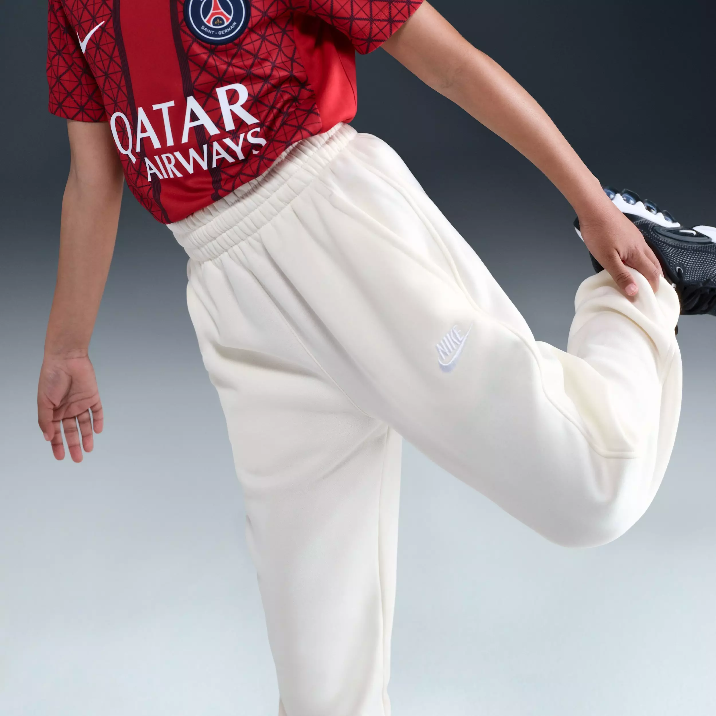 Nike Big Girls' Sportswear Club Fleece Loose Sweatpants - Light Brown - LIGHT BROWN