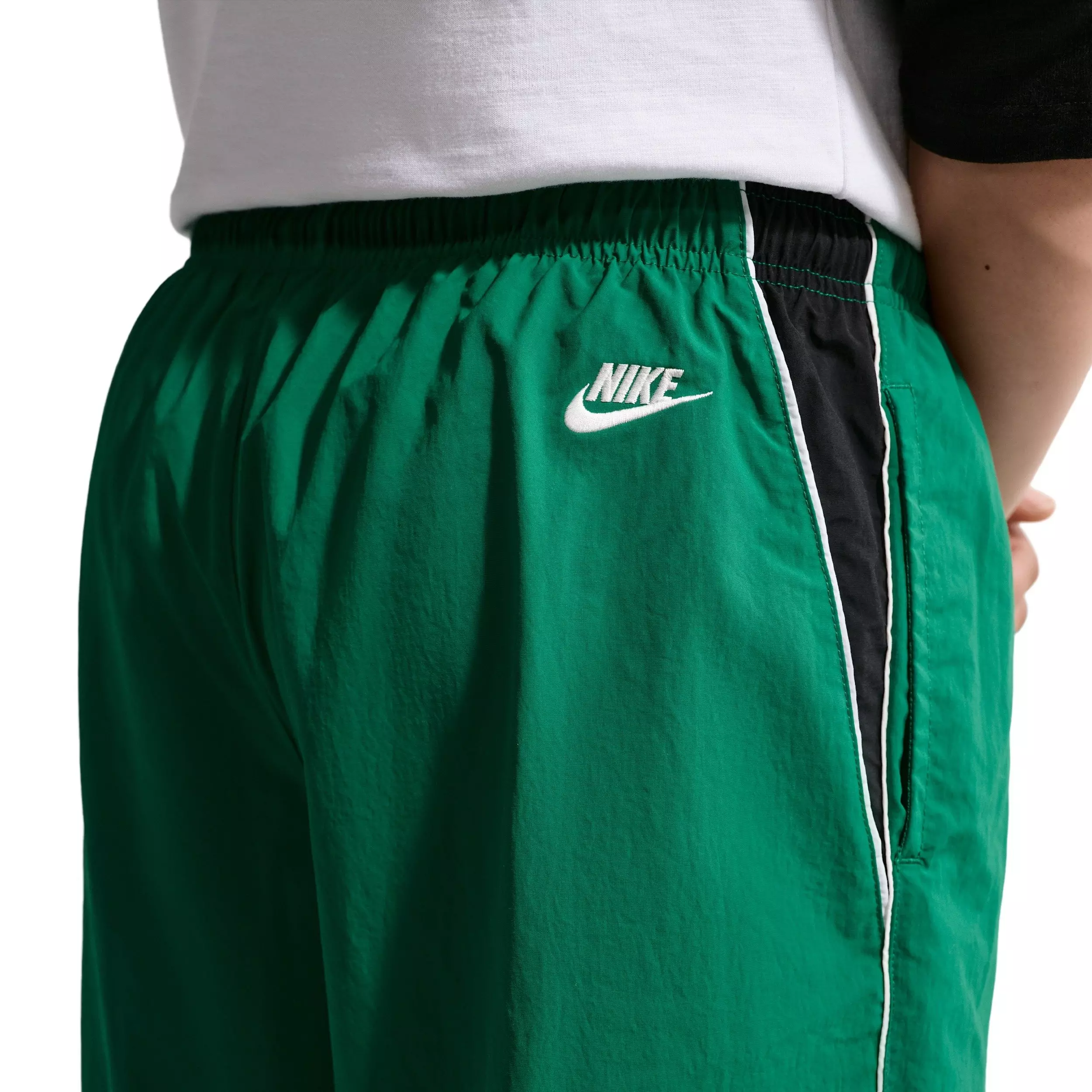 Nike Men's Sportswear Club Lightweight Pants - GREEN