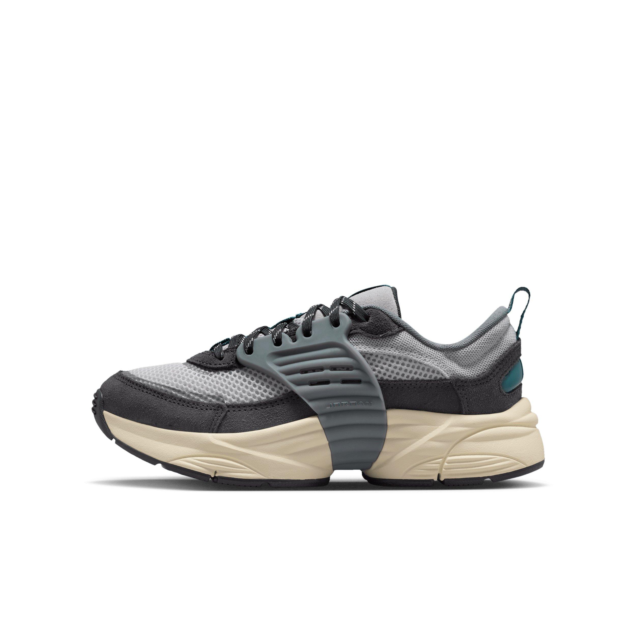 Jordan Trunner O/S Grade School Boys' "Photon Dust/Anthracite/Cool Grey/Ash Green" Shoe