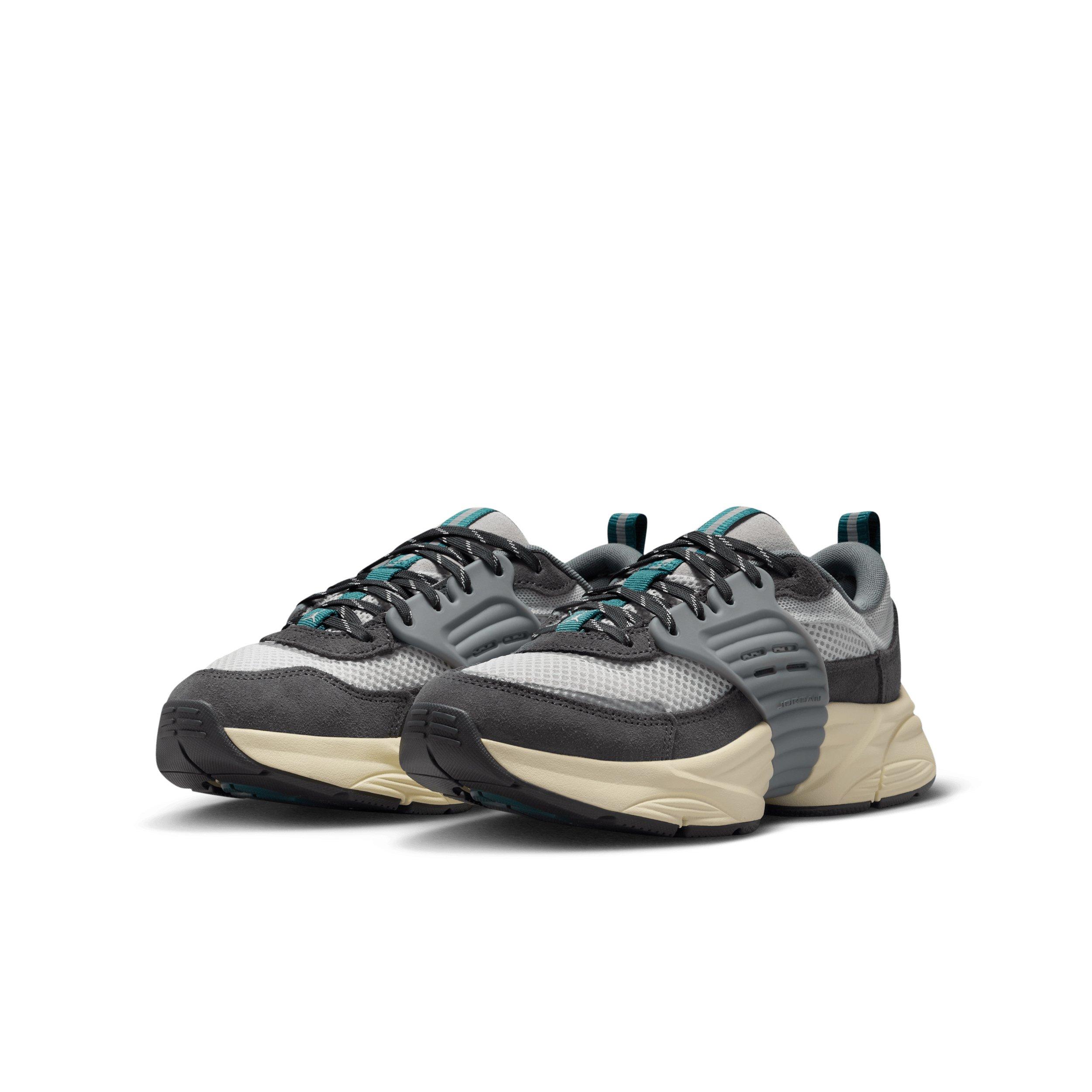 Jordan Trunner O/S "Photon Dust/Anthracite/Cool Grey/Ash Green" Grade School Boys' Shoe - DUST/ANTHRACITE/GREY/ASH Thumbnail View 3