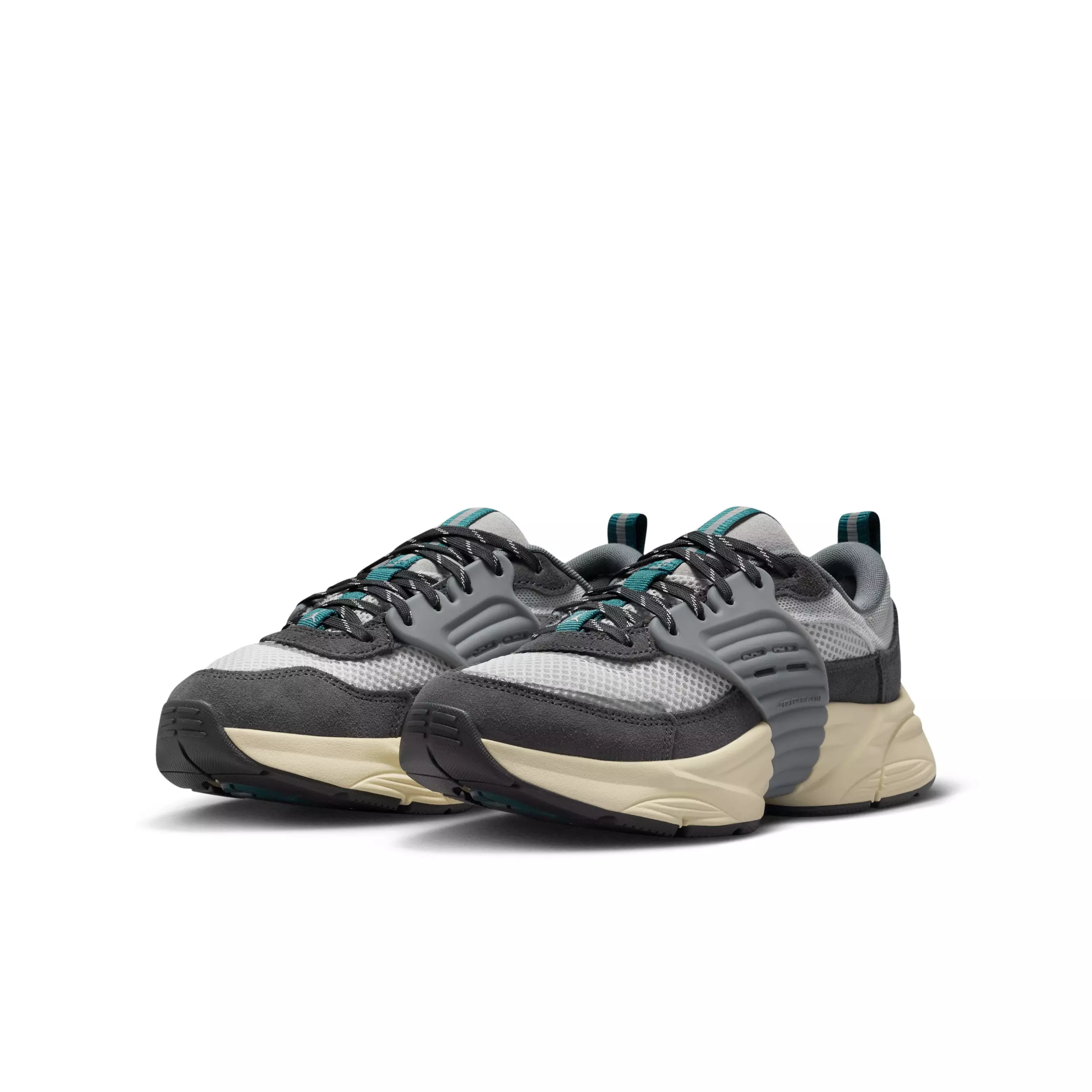Jordan Trunner O/S "Photon Dust/Anthracite/Cool Grey/Ash Green" Grade School Boys' Shoe - DUST/ANTHRACITE/GREY/ASH