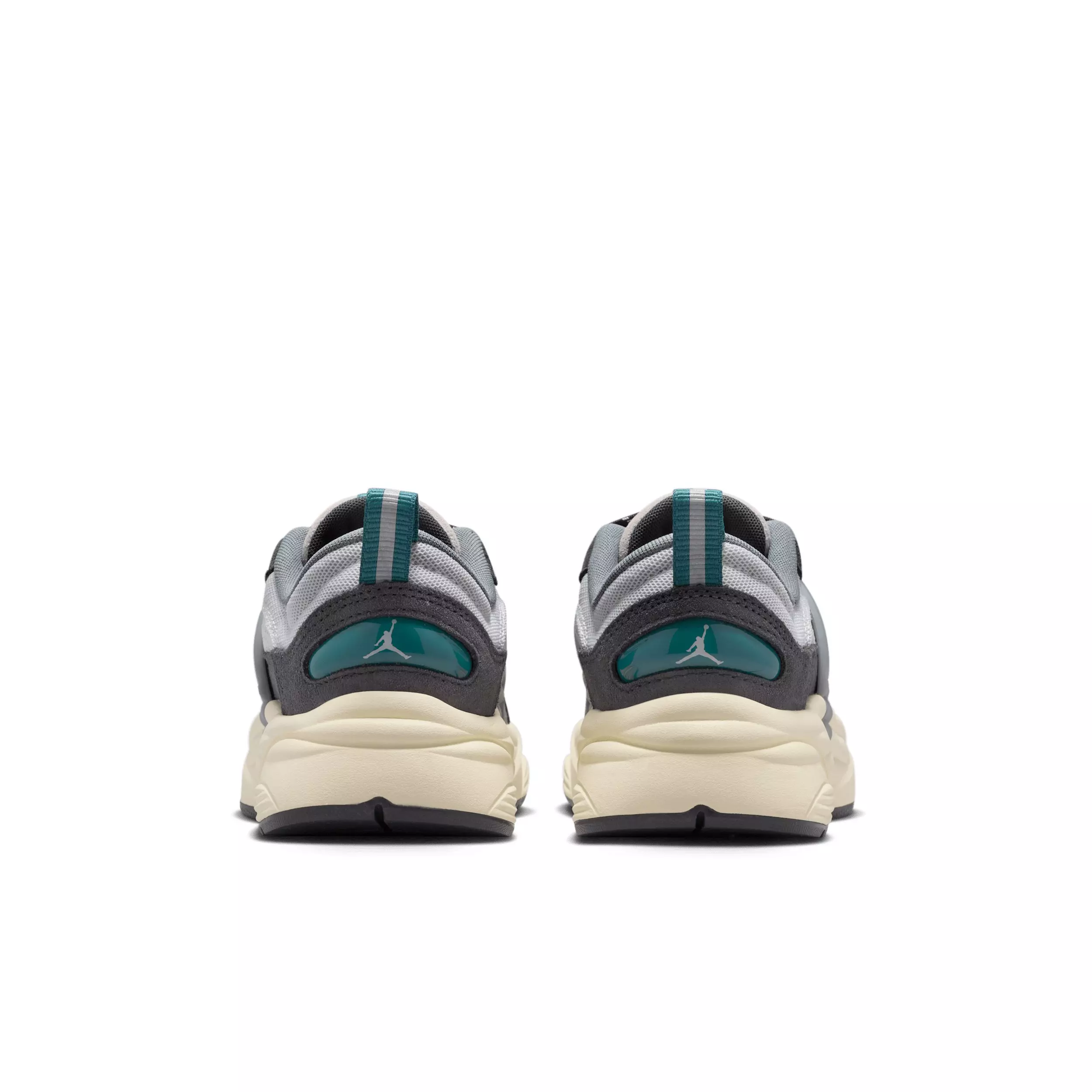 Jordan Trunner O/S "Photon Dust/Anthracite/Cool Grey/Ash Green" Grade School Boys' Shoe - DUST/ANTHRACITE/GREY/ASH