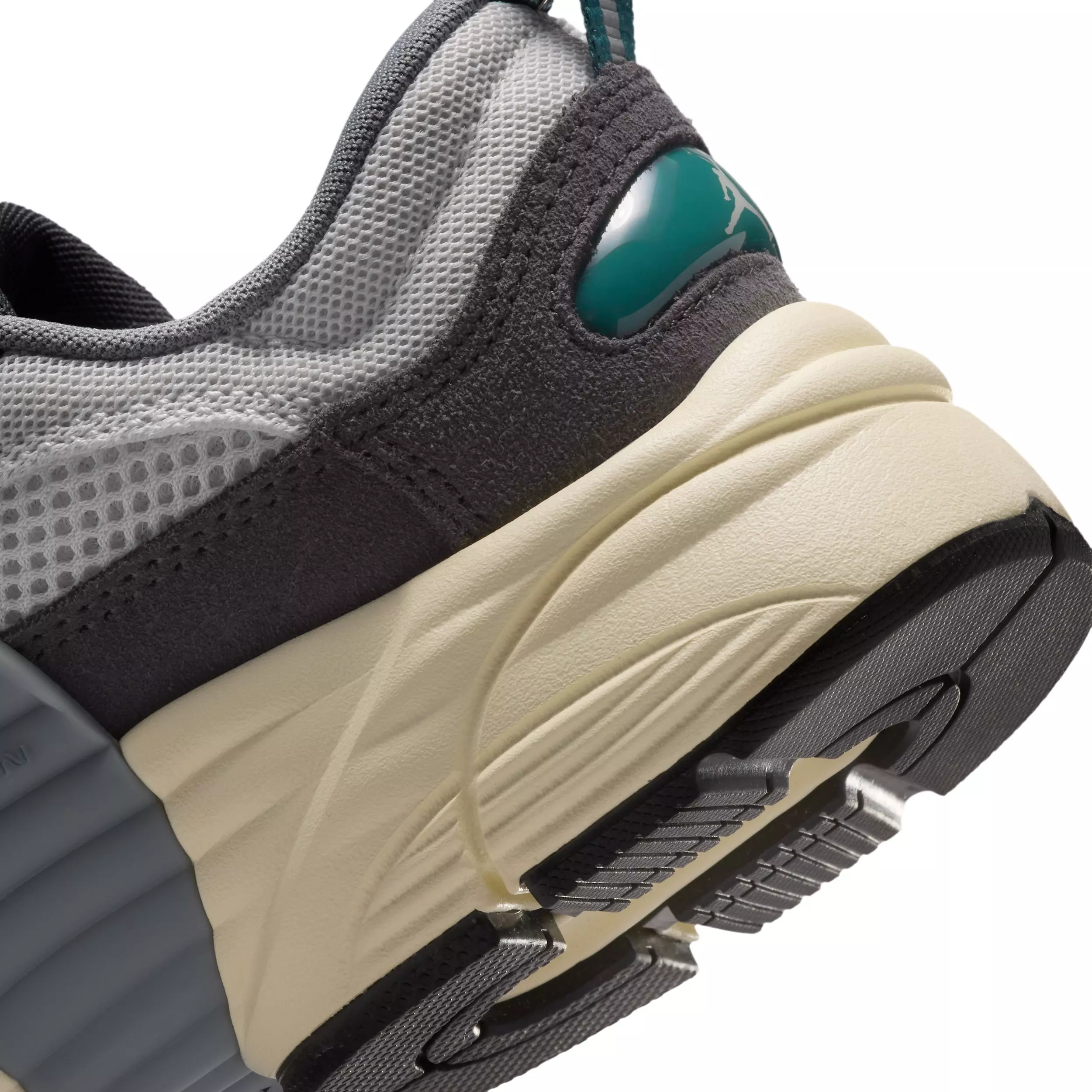Jordan Trunner O/S "Photon Dust/Anthracite/Cool Grey/Ash Green" Grade School Boys' Shoe - DUST/ANTHRACITE/GREY/ASH
