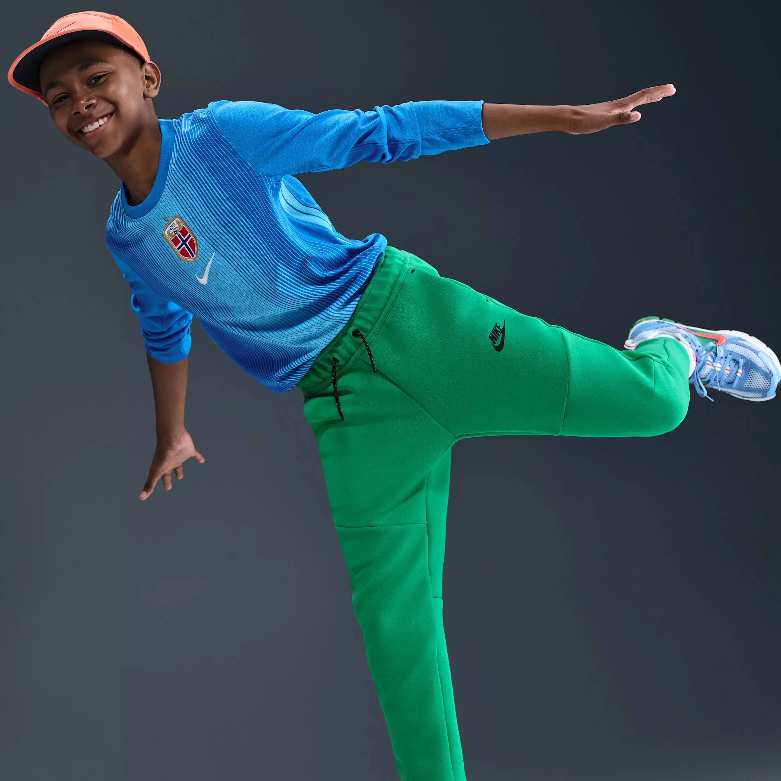 Nike Big Boys' Sportswear Tech Fleece Joggers - Green - GREEN