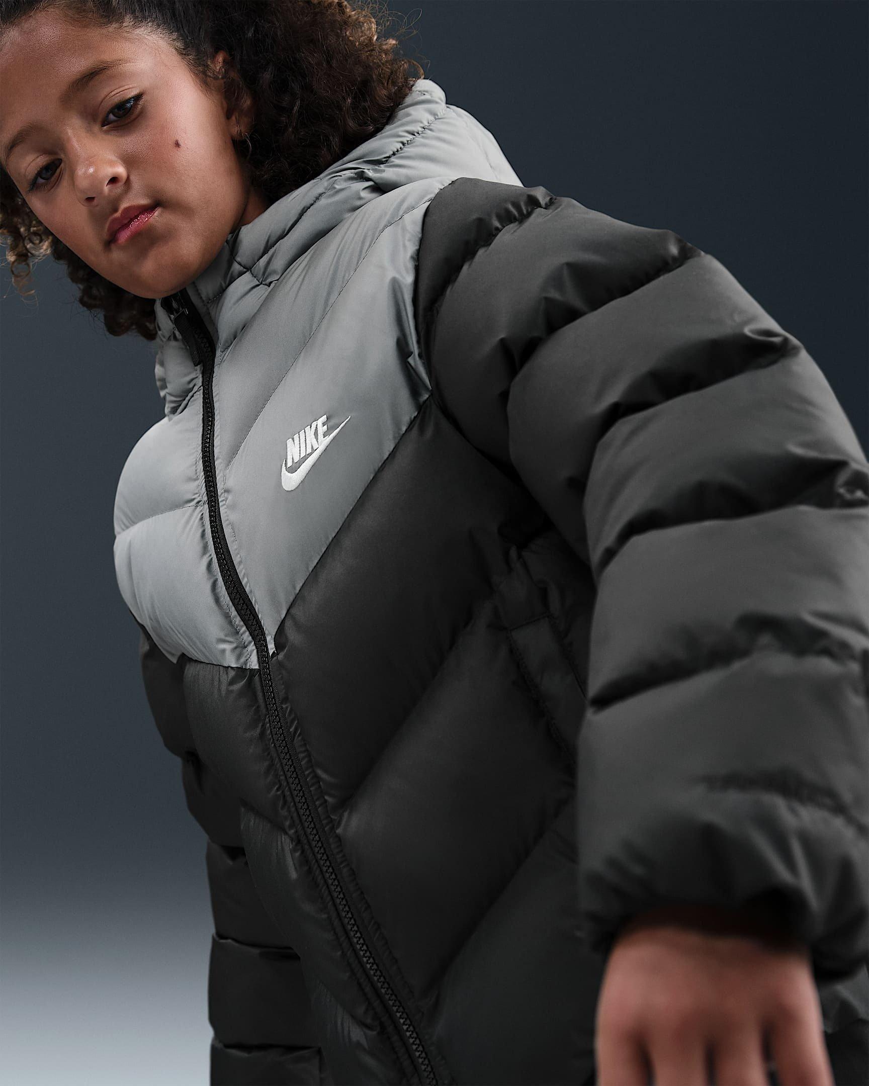 Nike Sportswear All Day Play Colorblock Therma-FIT Loose-Fit Big Kids' Black Puffer Jacket