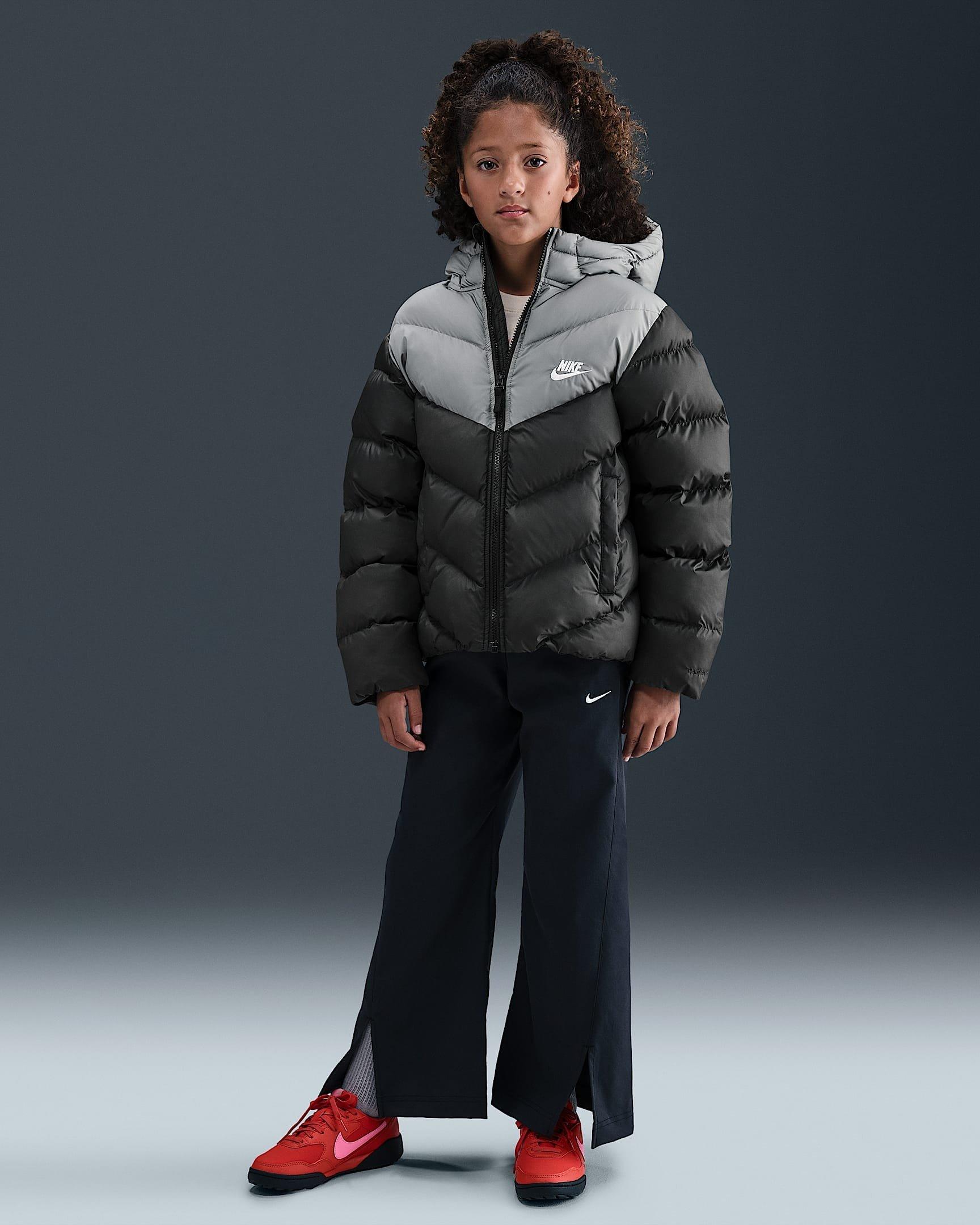 Nike Sportswear All Day Play Colorblock Therma-FIT Loose-Fit Big Kids' Black Puffer Jacket