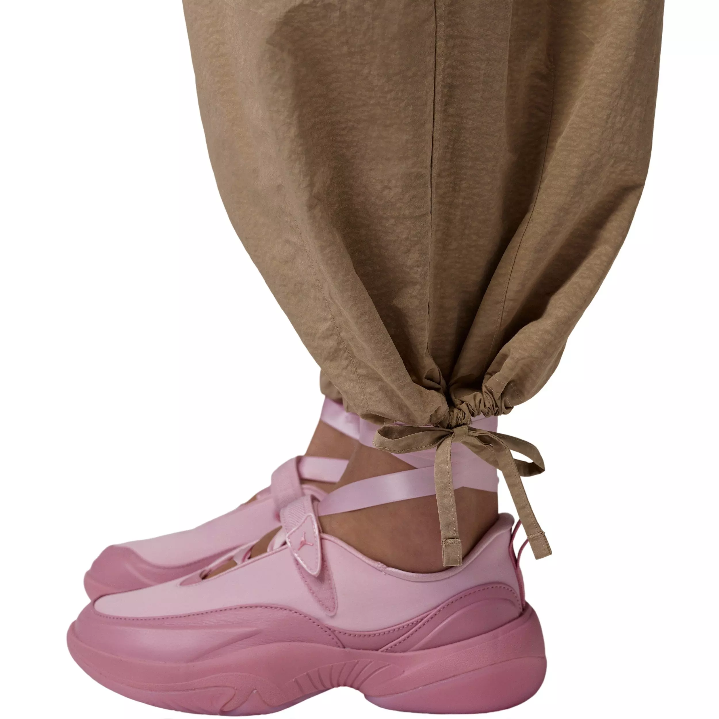 Jordan Women's Flight Chicago Adjustable Hem Parachute Pants - KHAKI