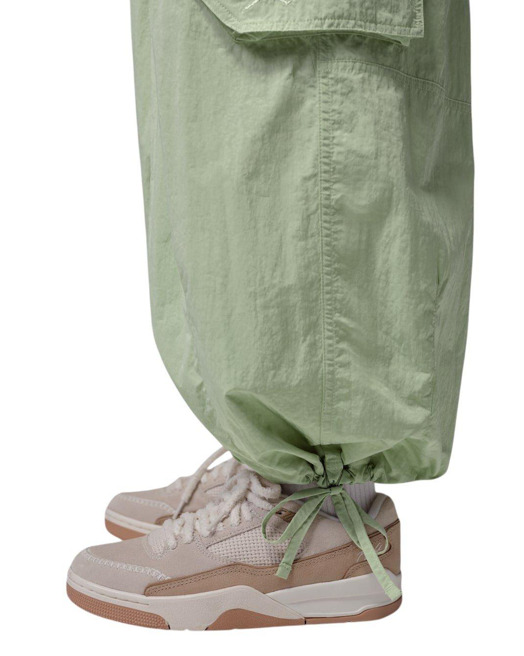 Jordan Women's Flight Chicago Adjustable Hem Parachute Pants - OLIVE