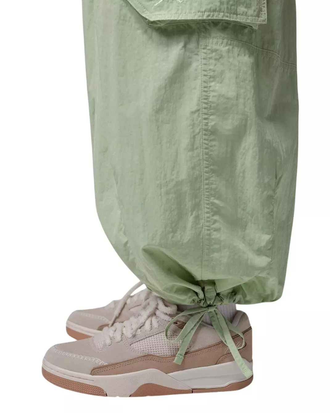 Jordan Women's Flight Chicago Adjustable Hem Parachute Pants - OLIVE
