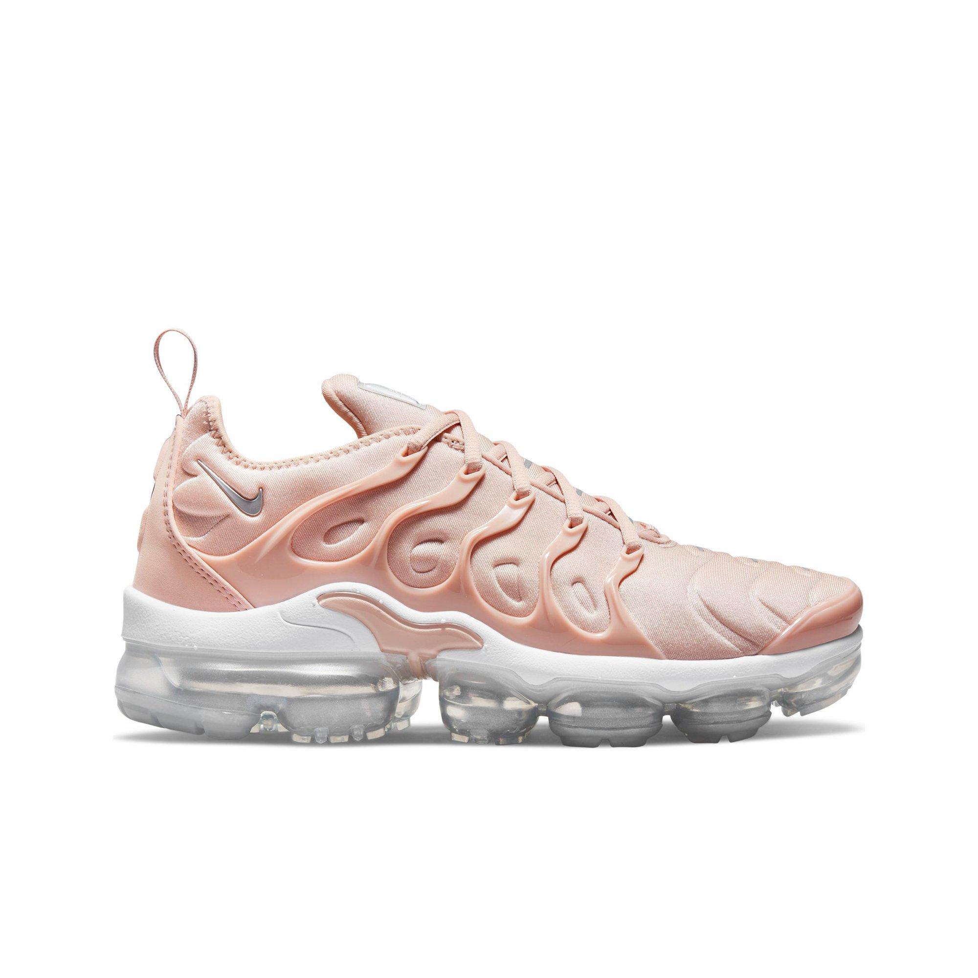 Vapormax plus 2024 pink orange