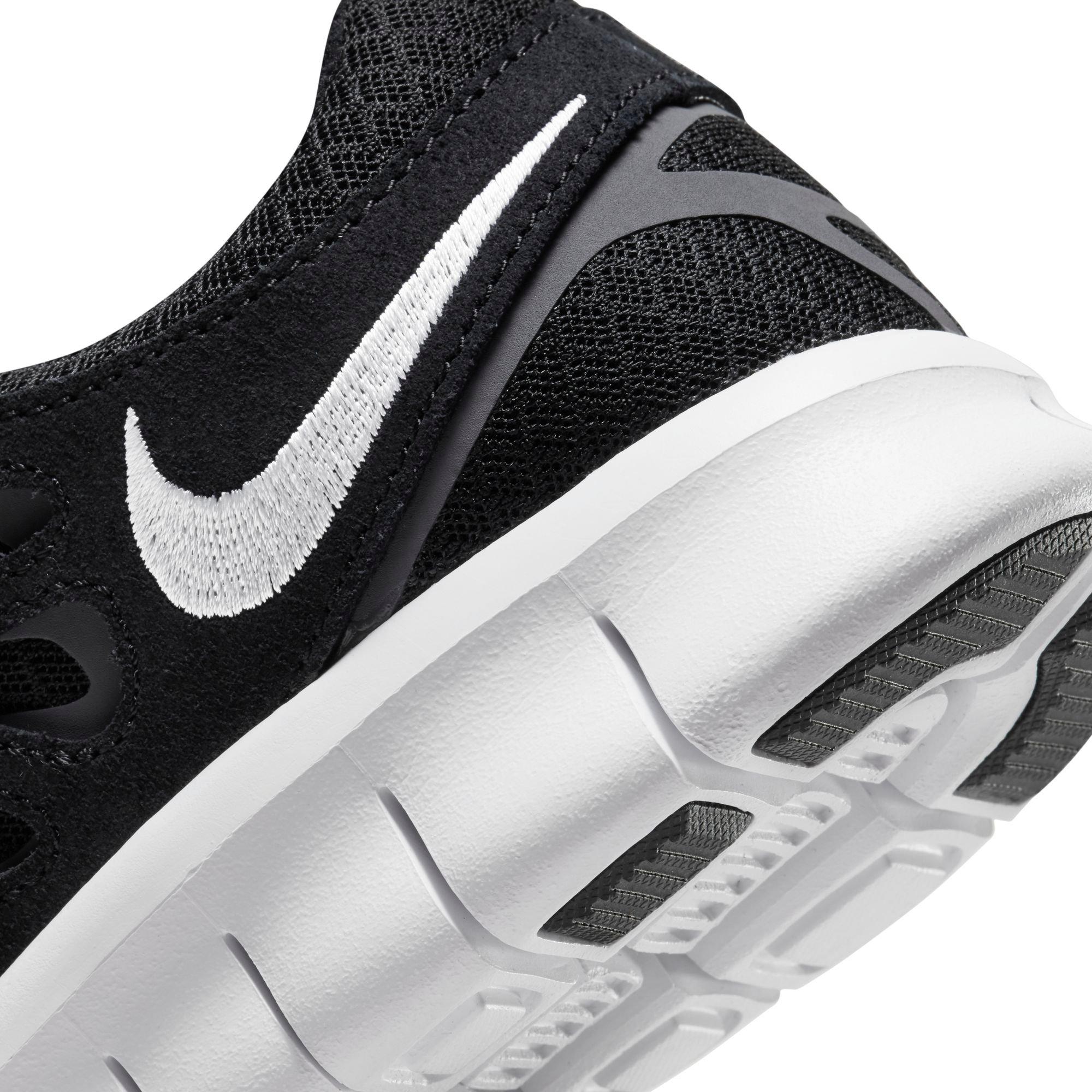 black nike running shoes for men