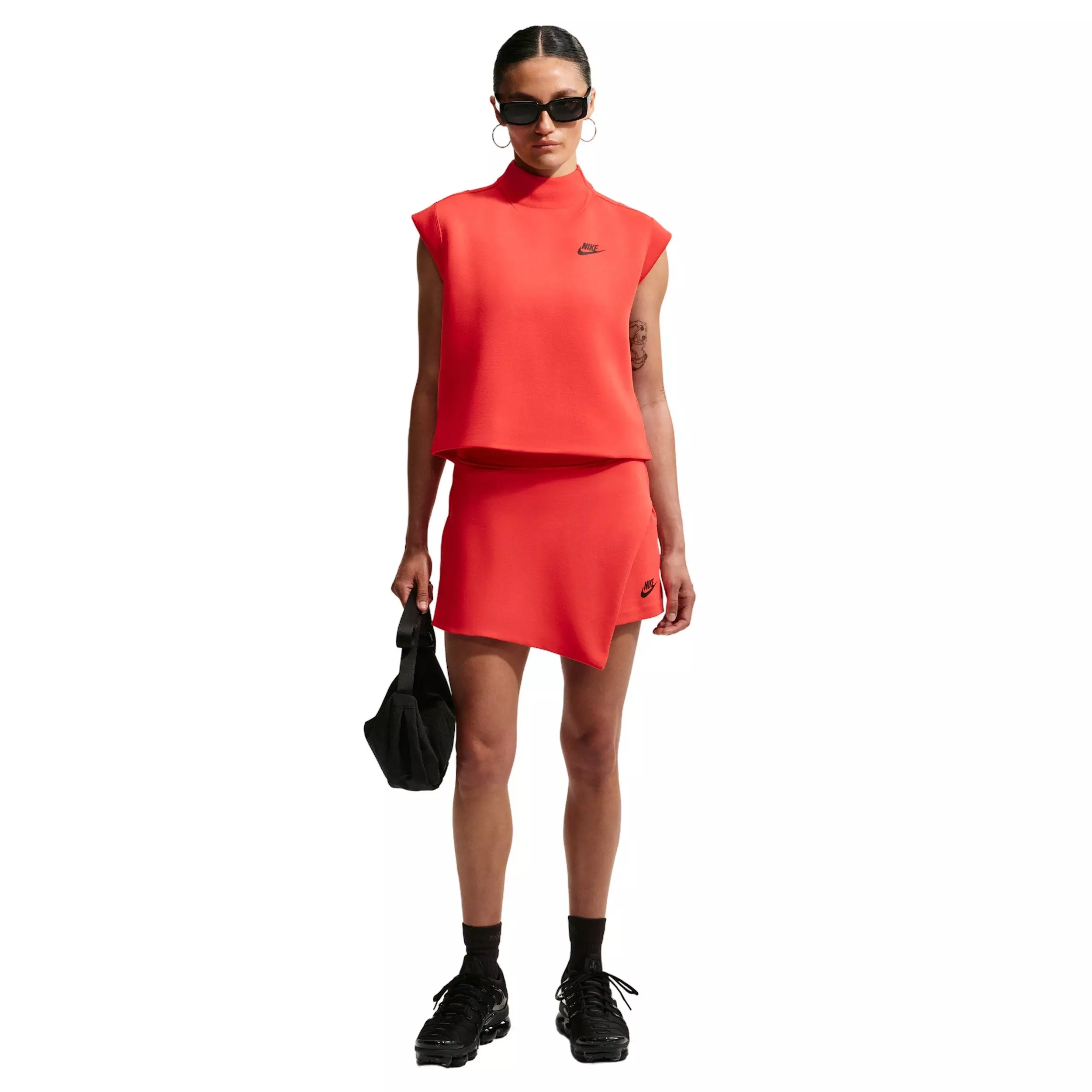 Nike Women's Sportswear Tech Fleece Mid-Rise Skort - RED/BLACK