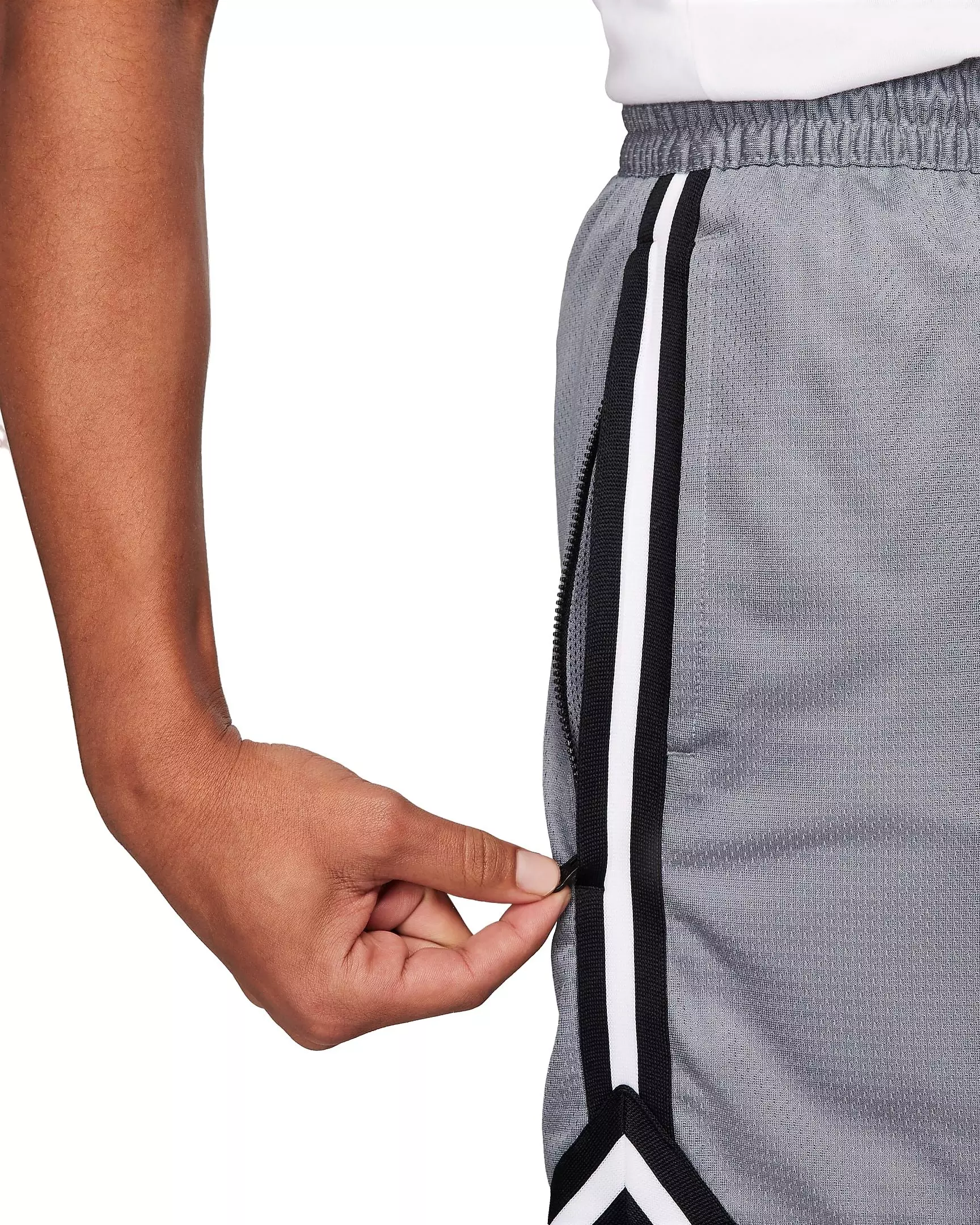 Nike Men's DNA Dri-FIT 6" Basketball Shorts - GREY/BLACK