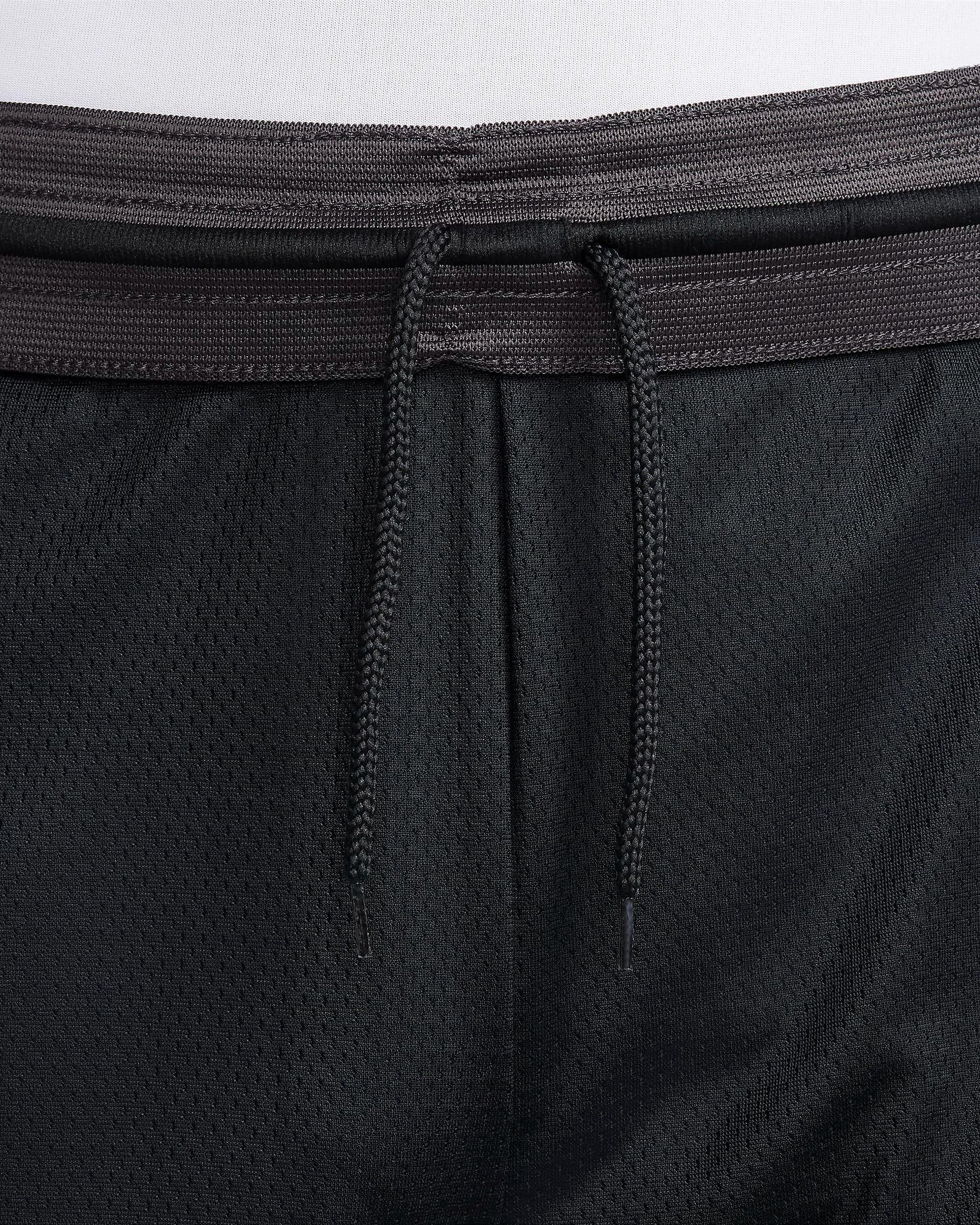 Nike Men's Dri-FIT DNA 10" Basketball Shorts - BLACK/WHITE Thumbnail View 3