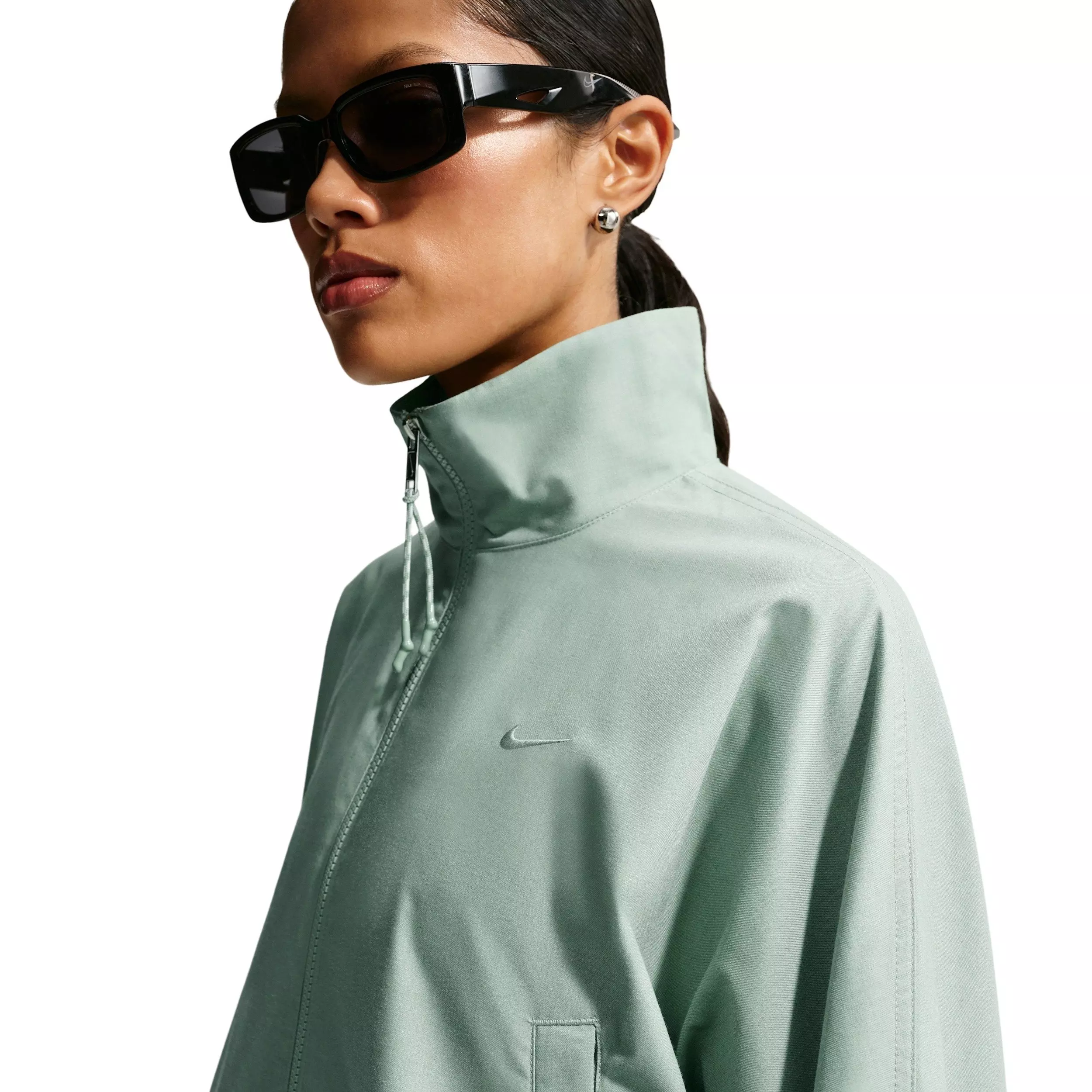 Nike Women's Sportswear Oversized Woven Jacket - LIGHT GREEN