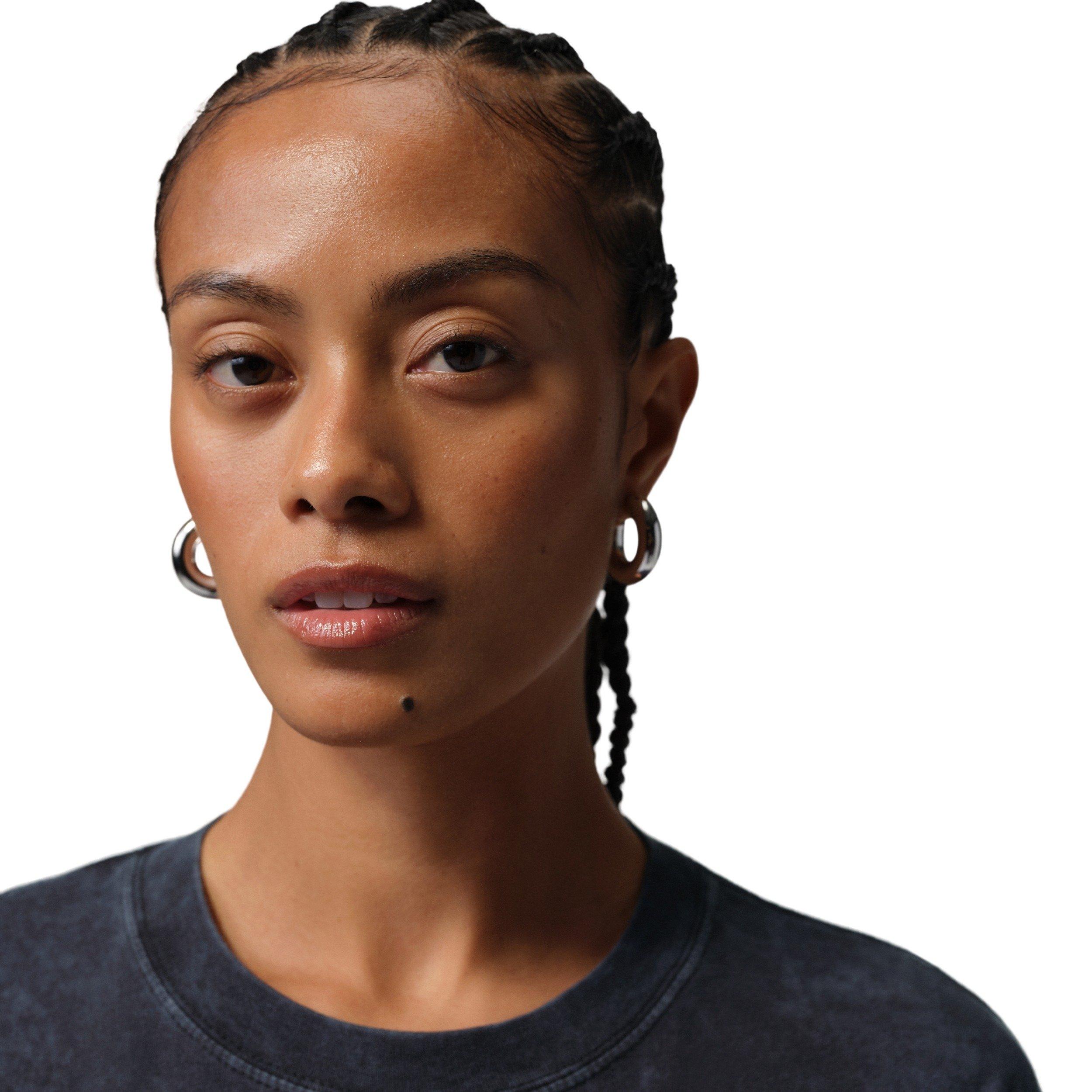 Jordan Women's Flight Short-Sleeve Graphic Tee - BLACK/WHITE Thumbnail View 3