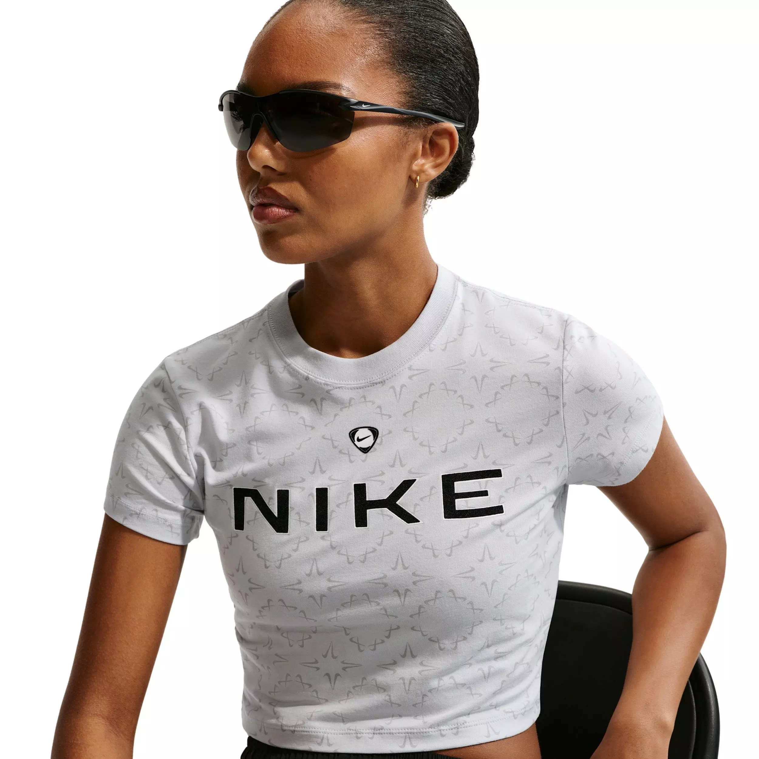 Nike Women's Sportswear Chill Knit Slim Short Sleeve Cropped T-Shirt - GREY