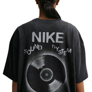Nike Women's Sportswear Classic Oversized T-Shirt